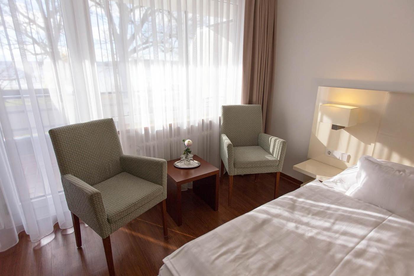 Double Room with Balcony and Lake View - Photo 1