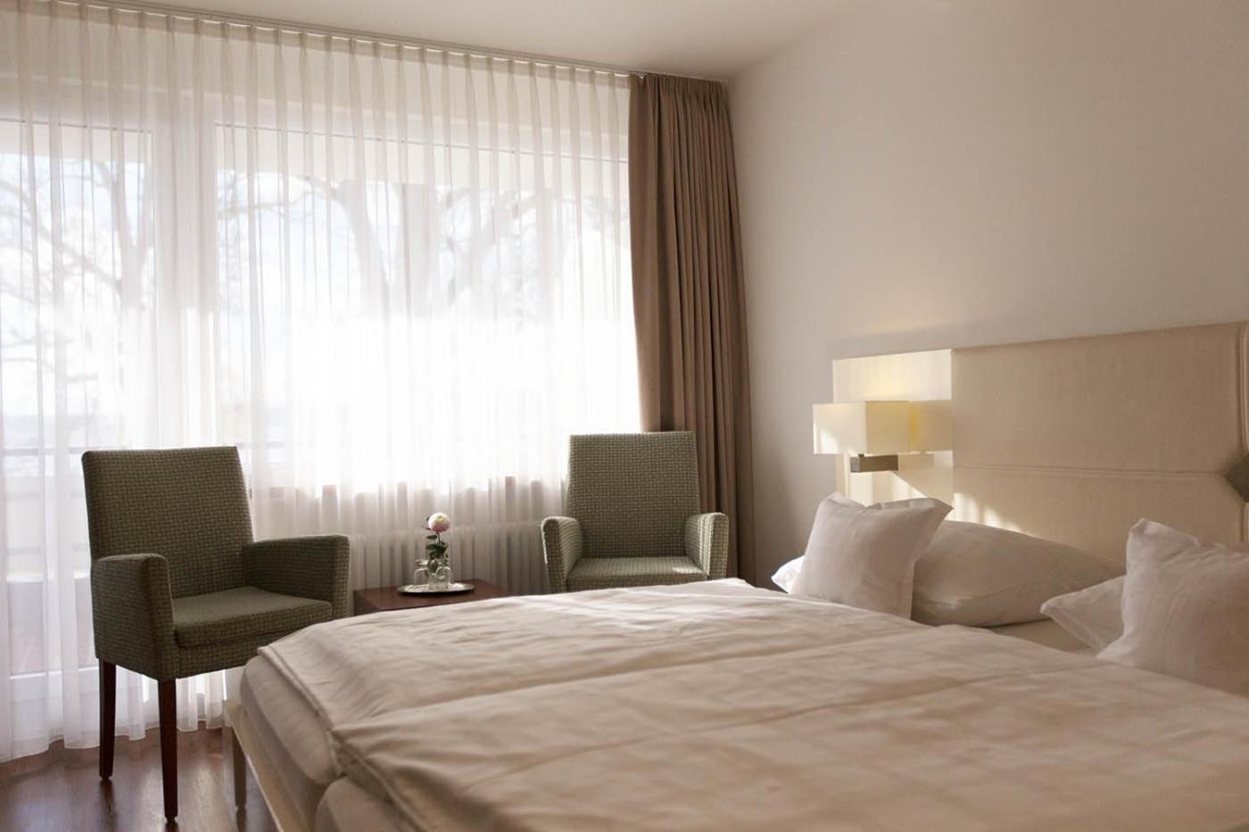 Double Room with Balcony and Lake View - Photo 5