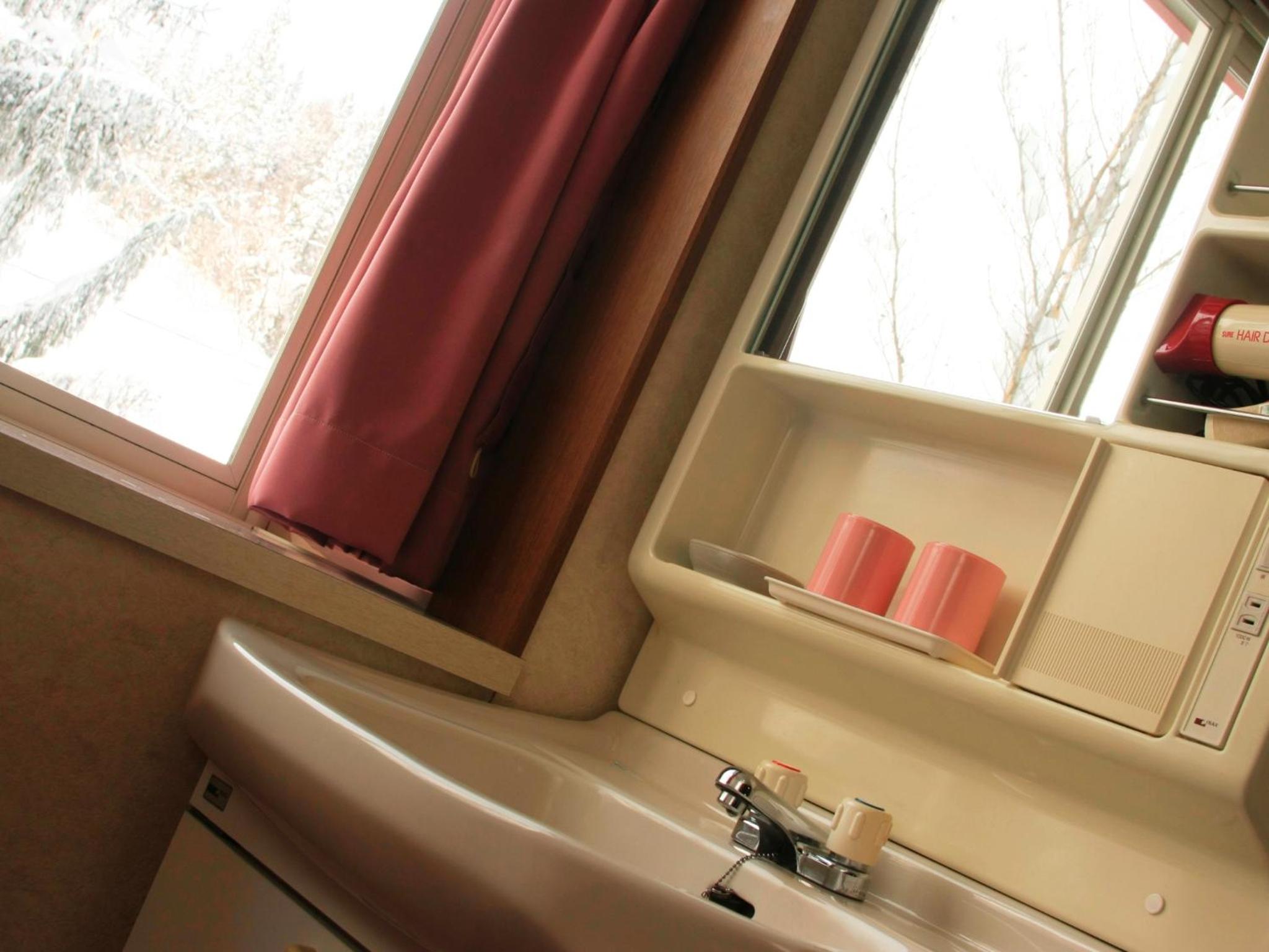 Twin Room - Photo 5