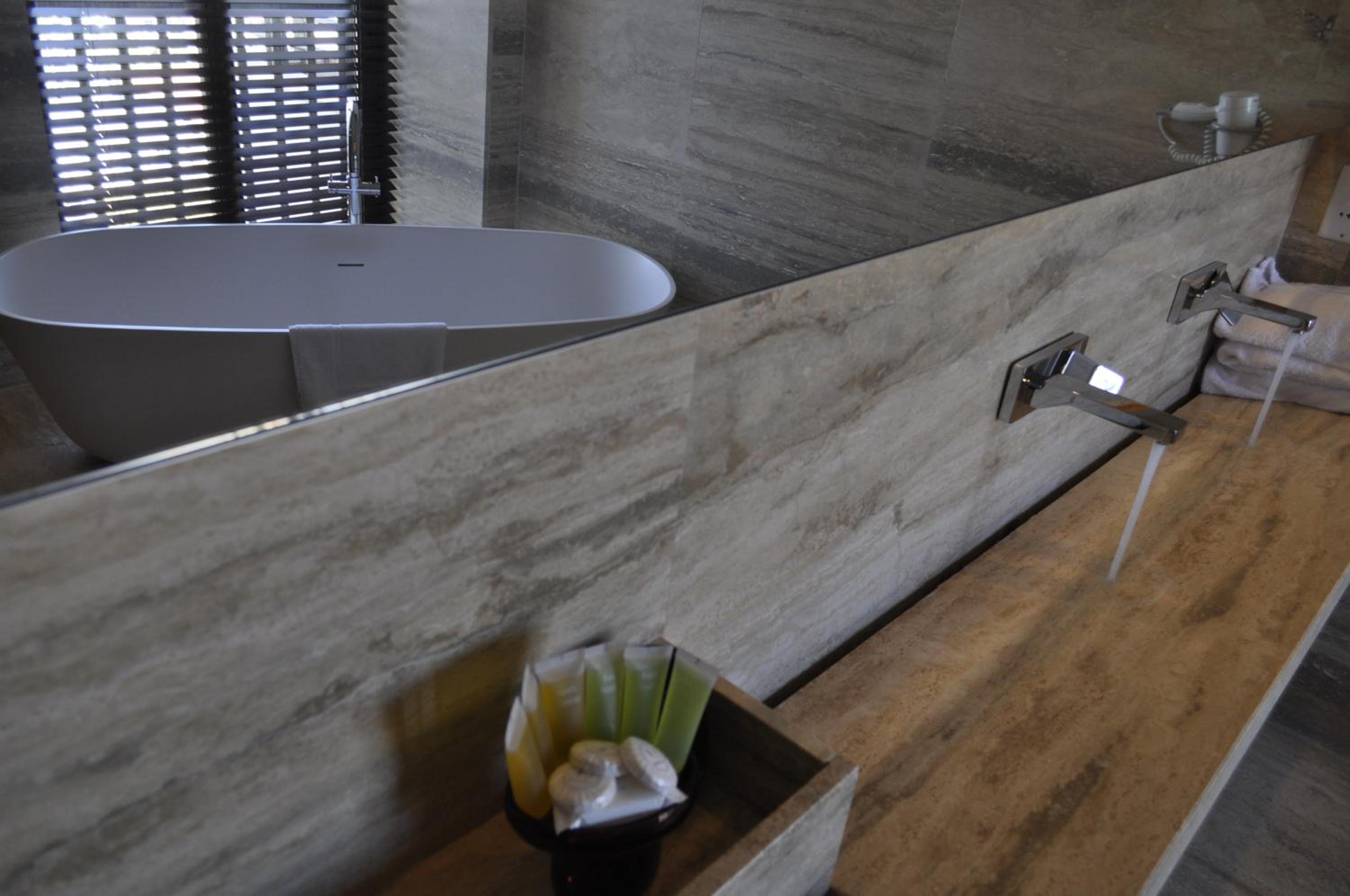 Grand Suite with Sea View - Photo 11