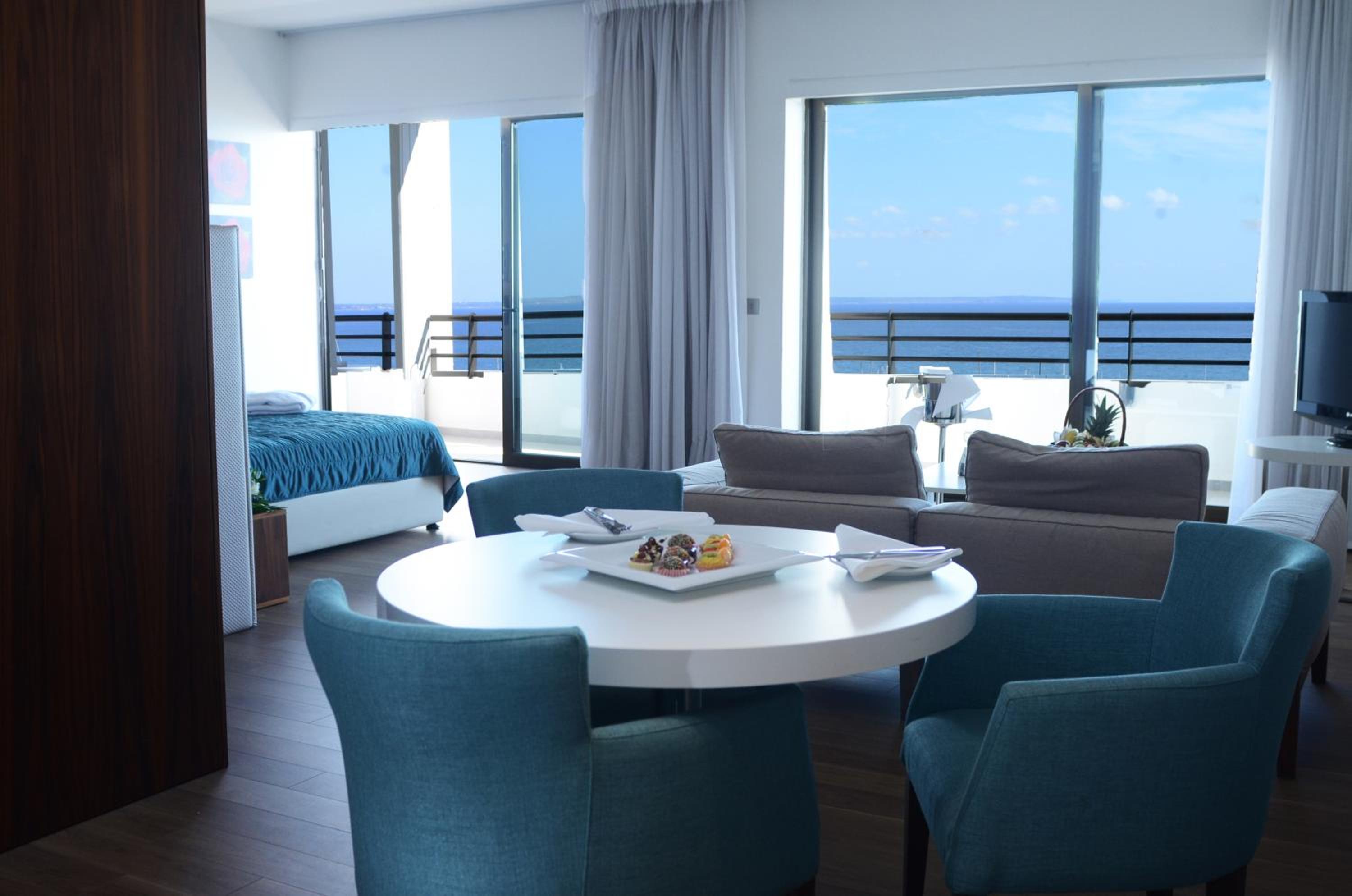 Grand Suite with Sea View - Photo 6