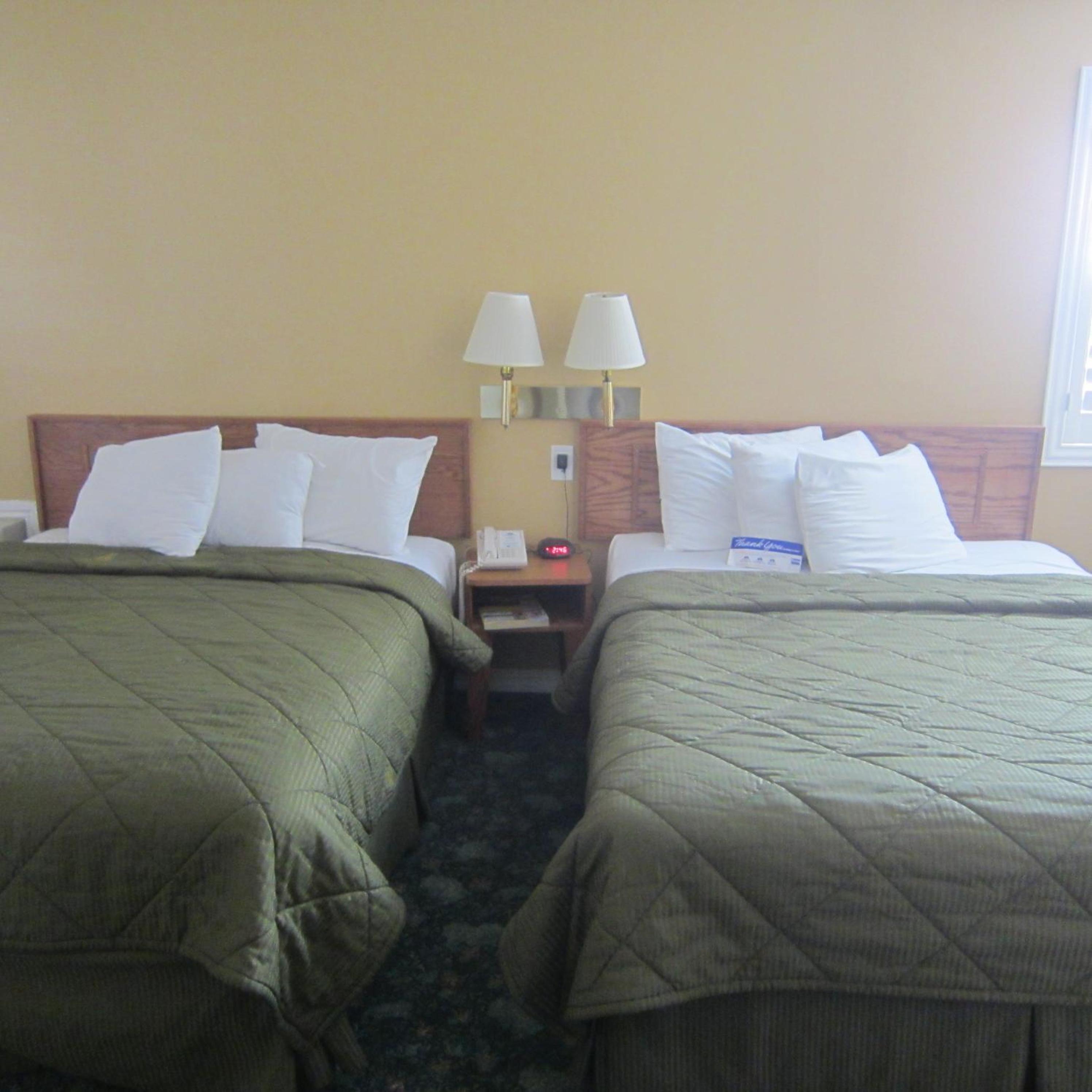 Queen Room with Two Queen Beds - Photo 6