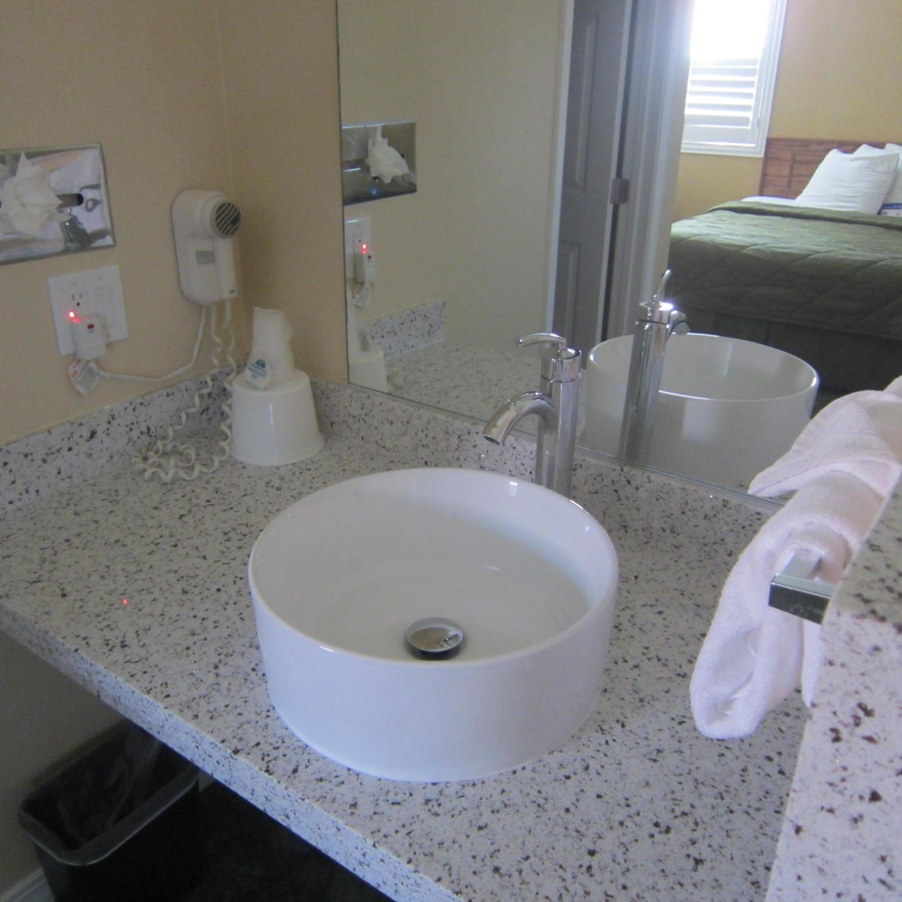 Queen Room with Two Queen Beds - Photo 12