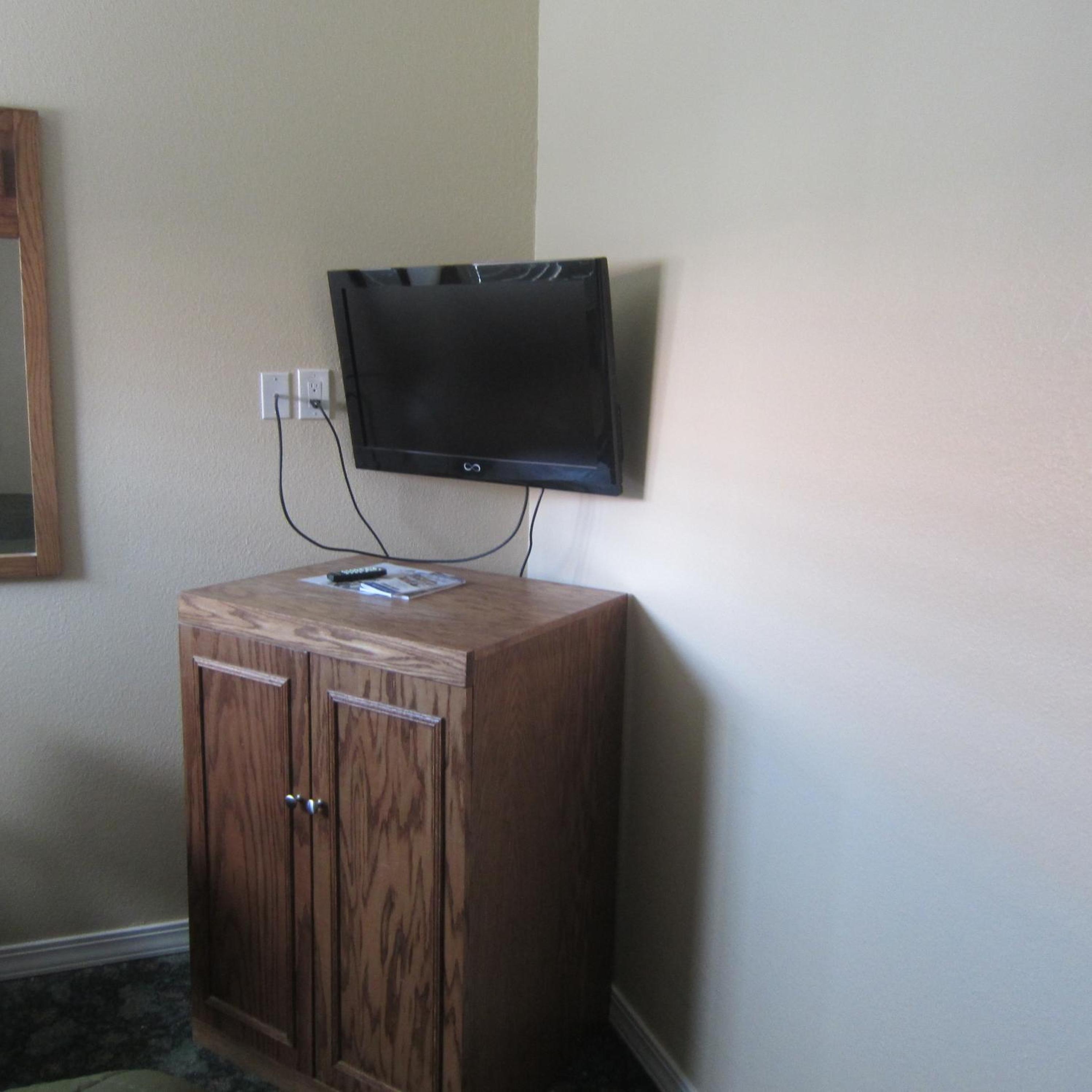 Queen Room with Two Queen Beds - Photo 13
