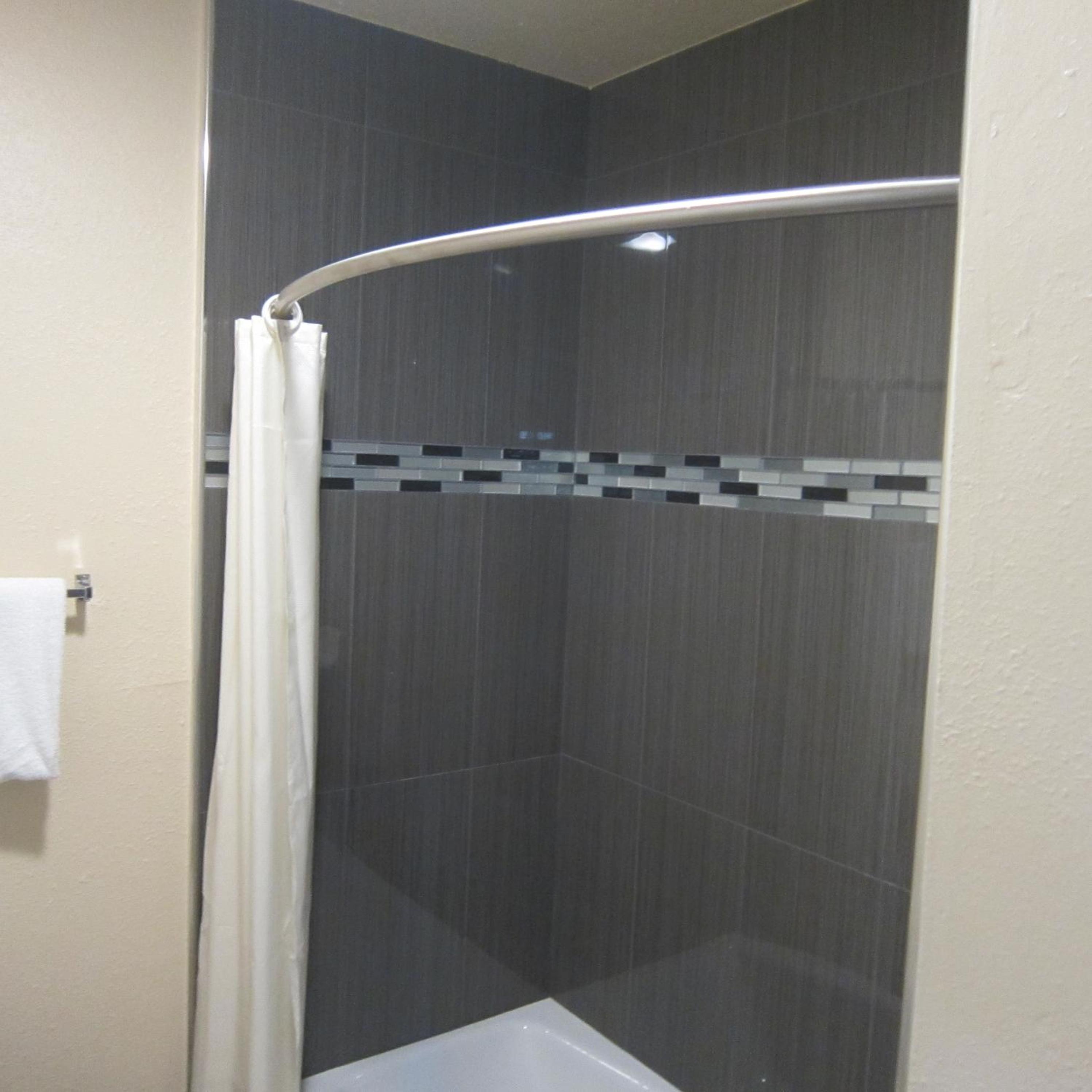 Queen Room with Two Queen Beds - Photo 11