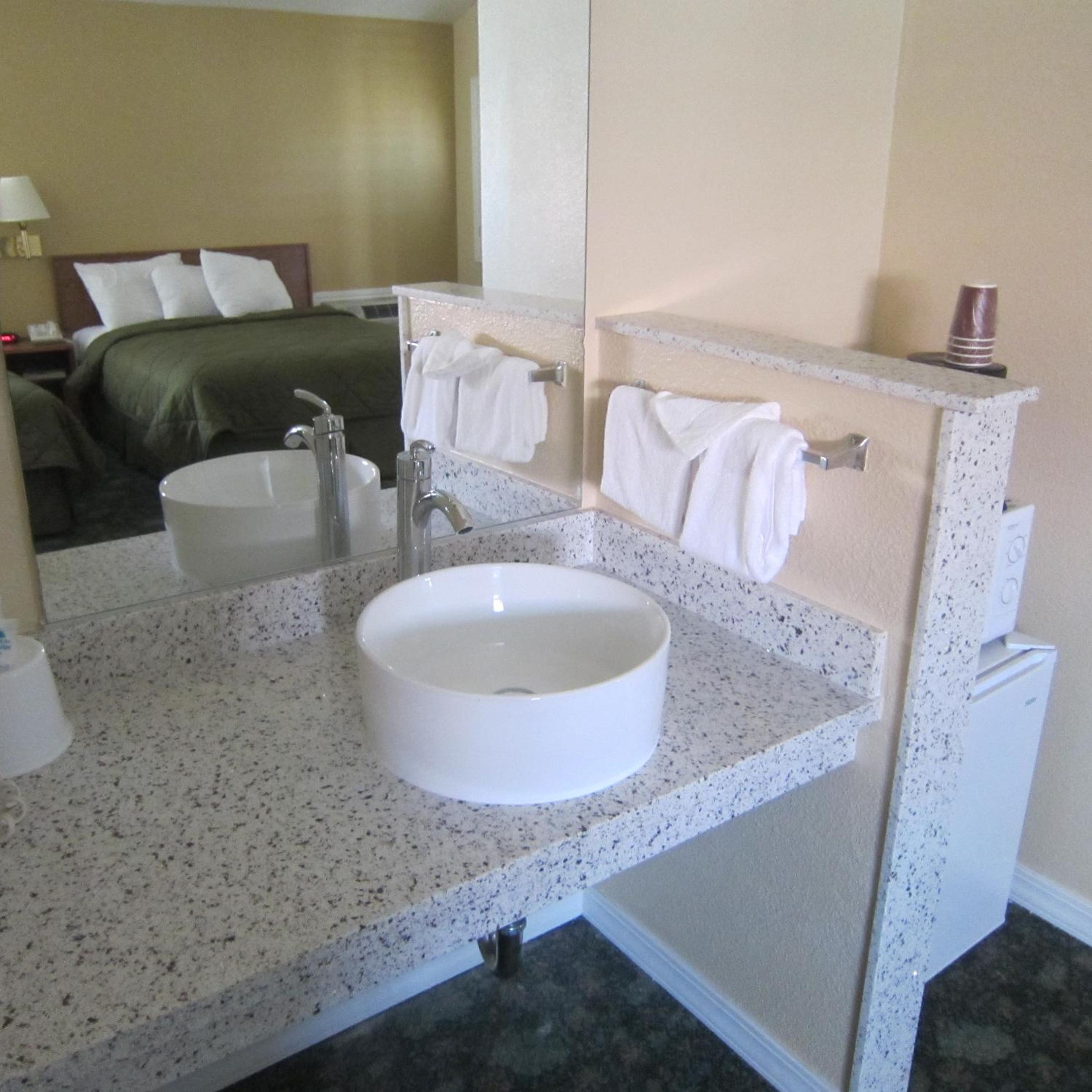 Queen Room - Photo 10