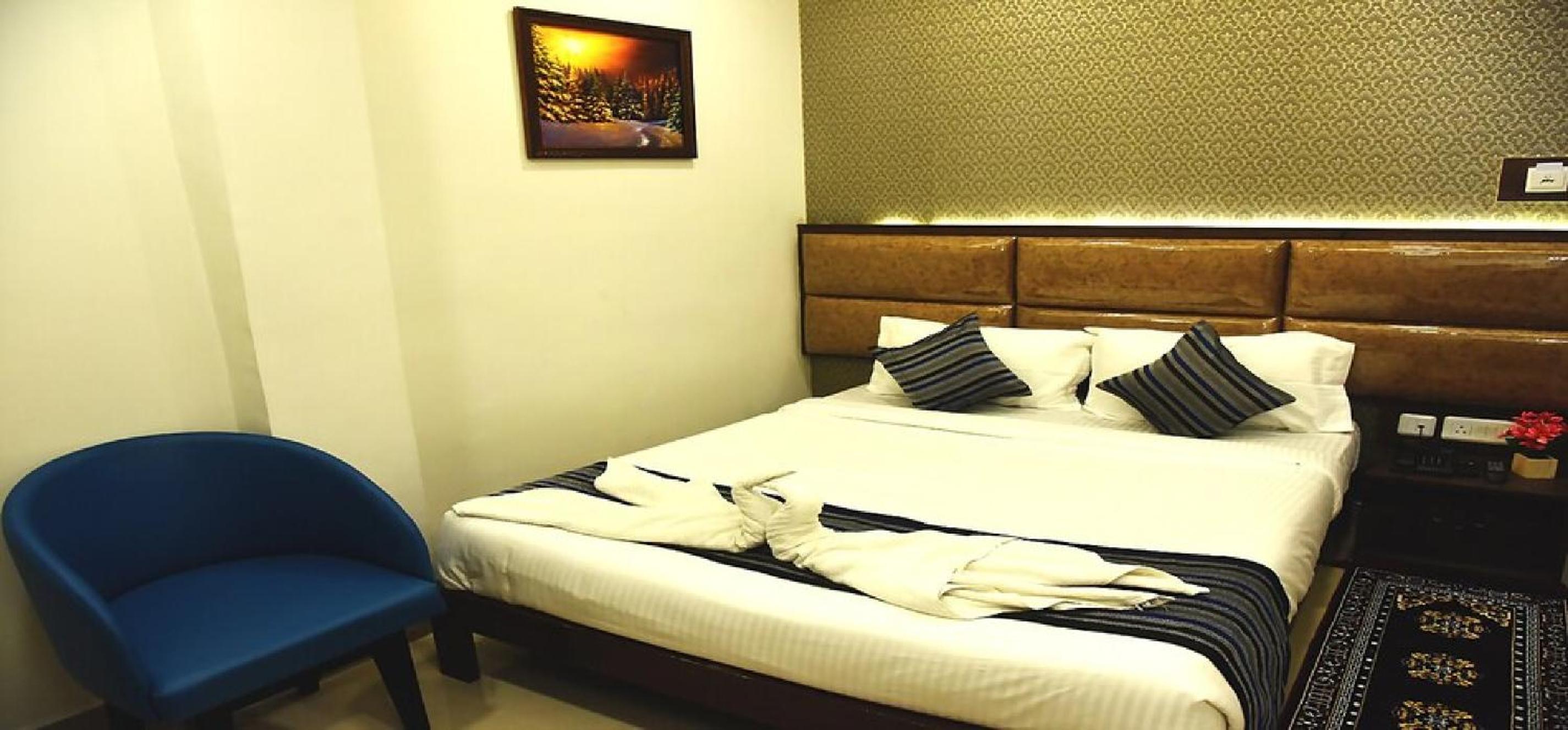Deluxe Room - Photo 6