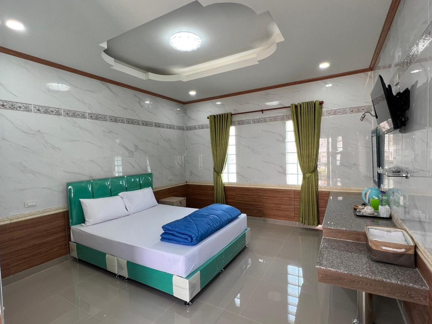 Deluxe Queen Room