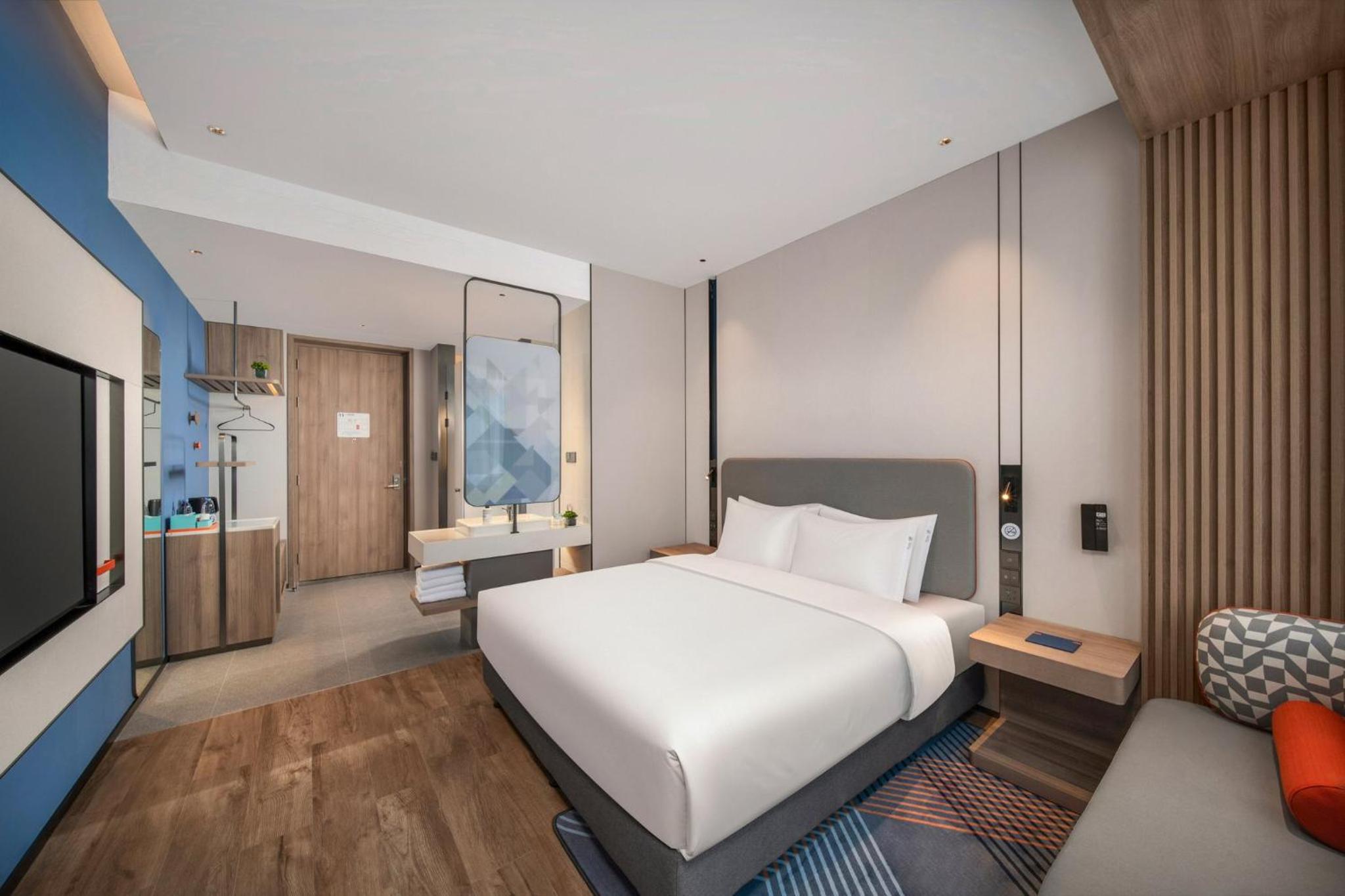 Standard King Room photo 2