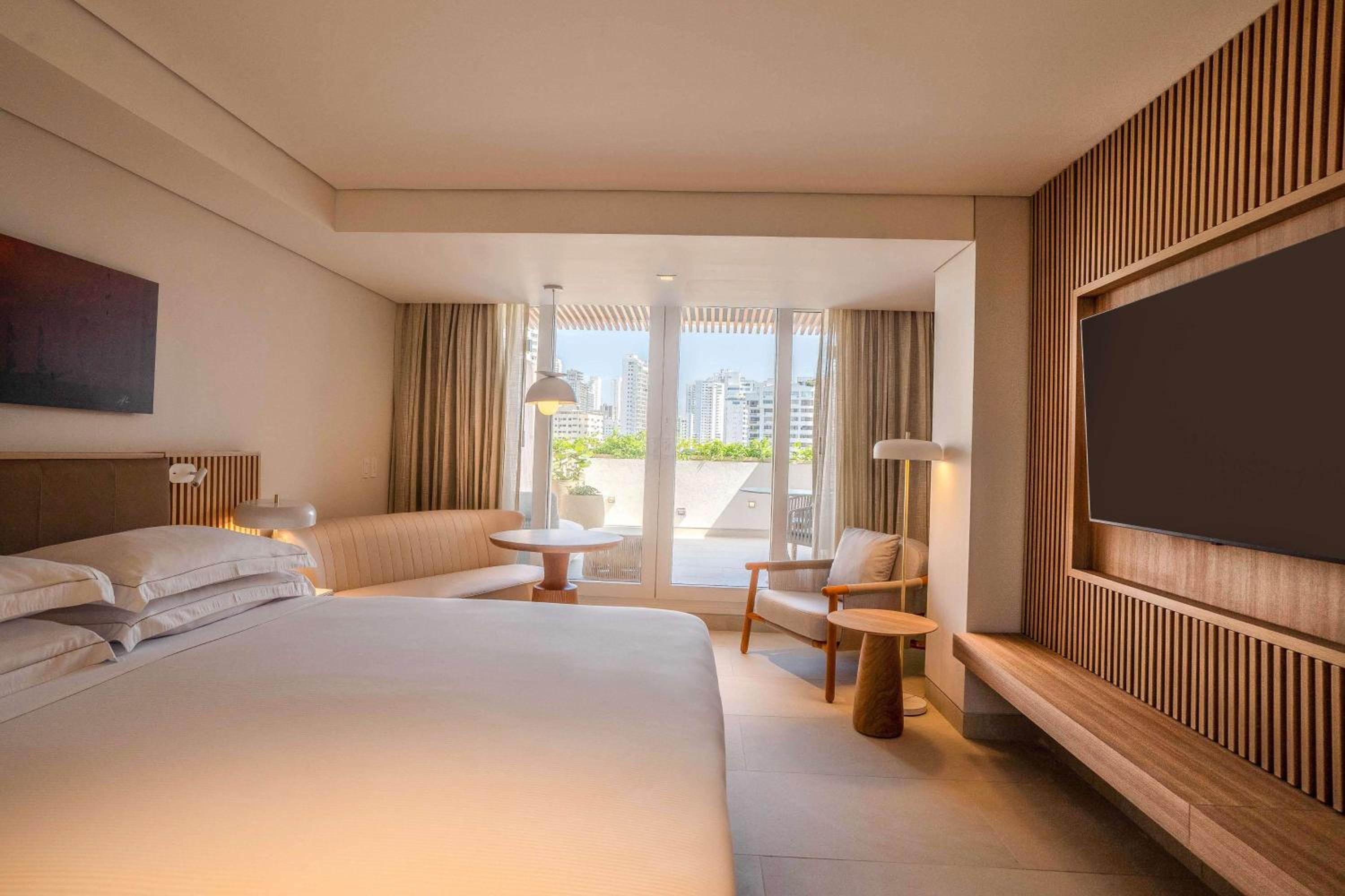 Queen Room - Lanai City View - Photo 1