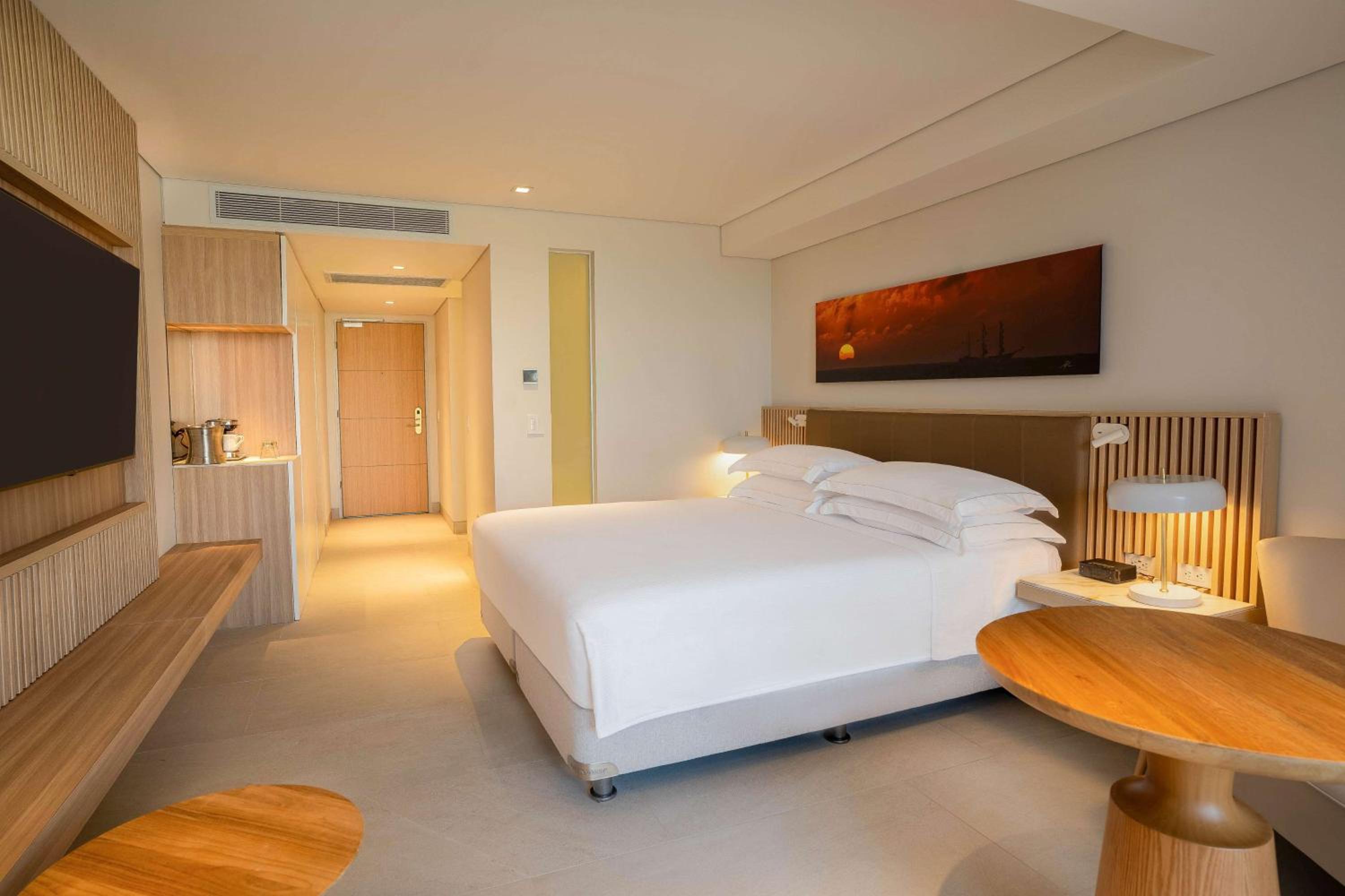 Queen Room - Lanai City View - Photo 3