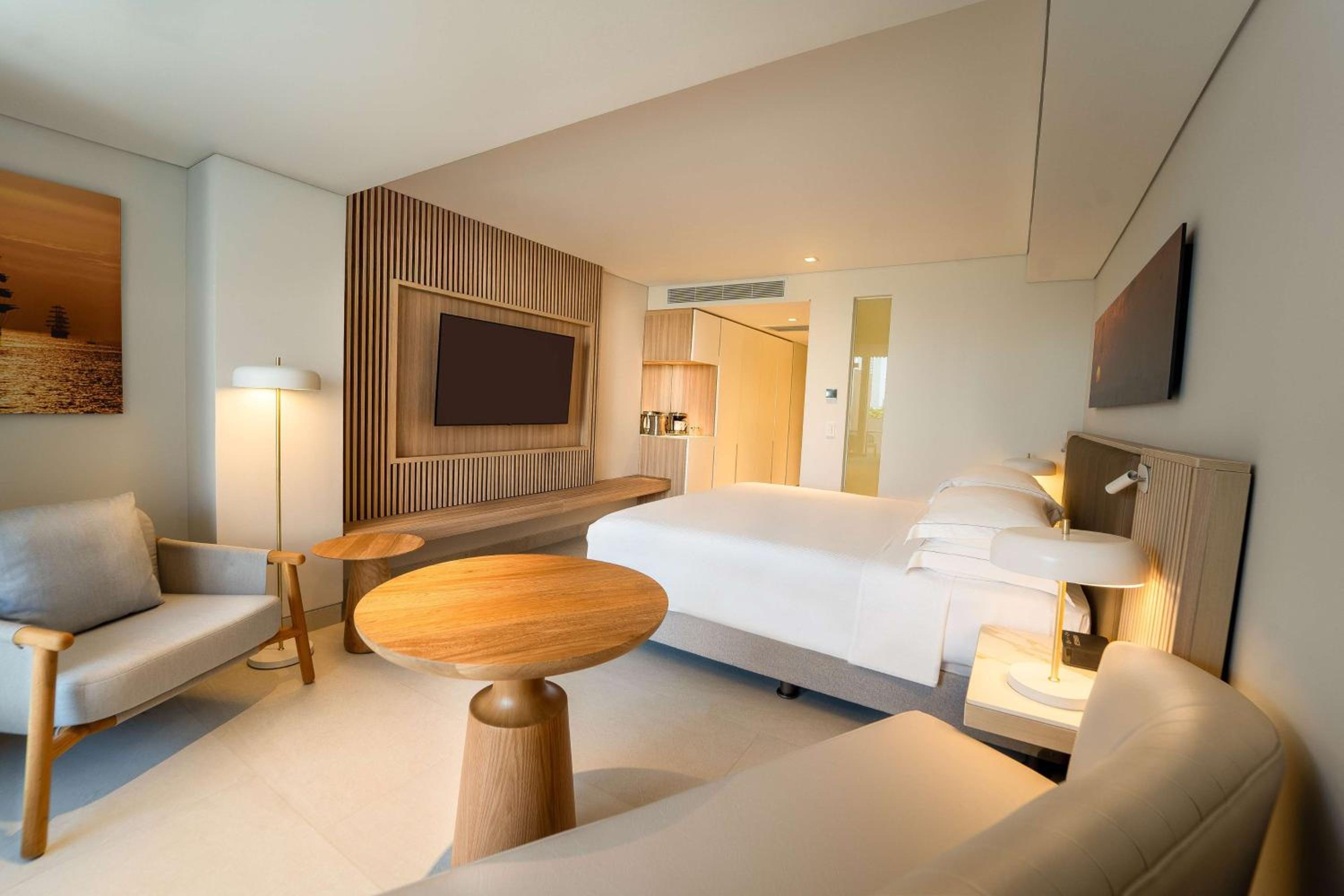 Queen Room - Lanai City View - Photo 4