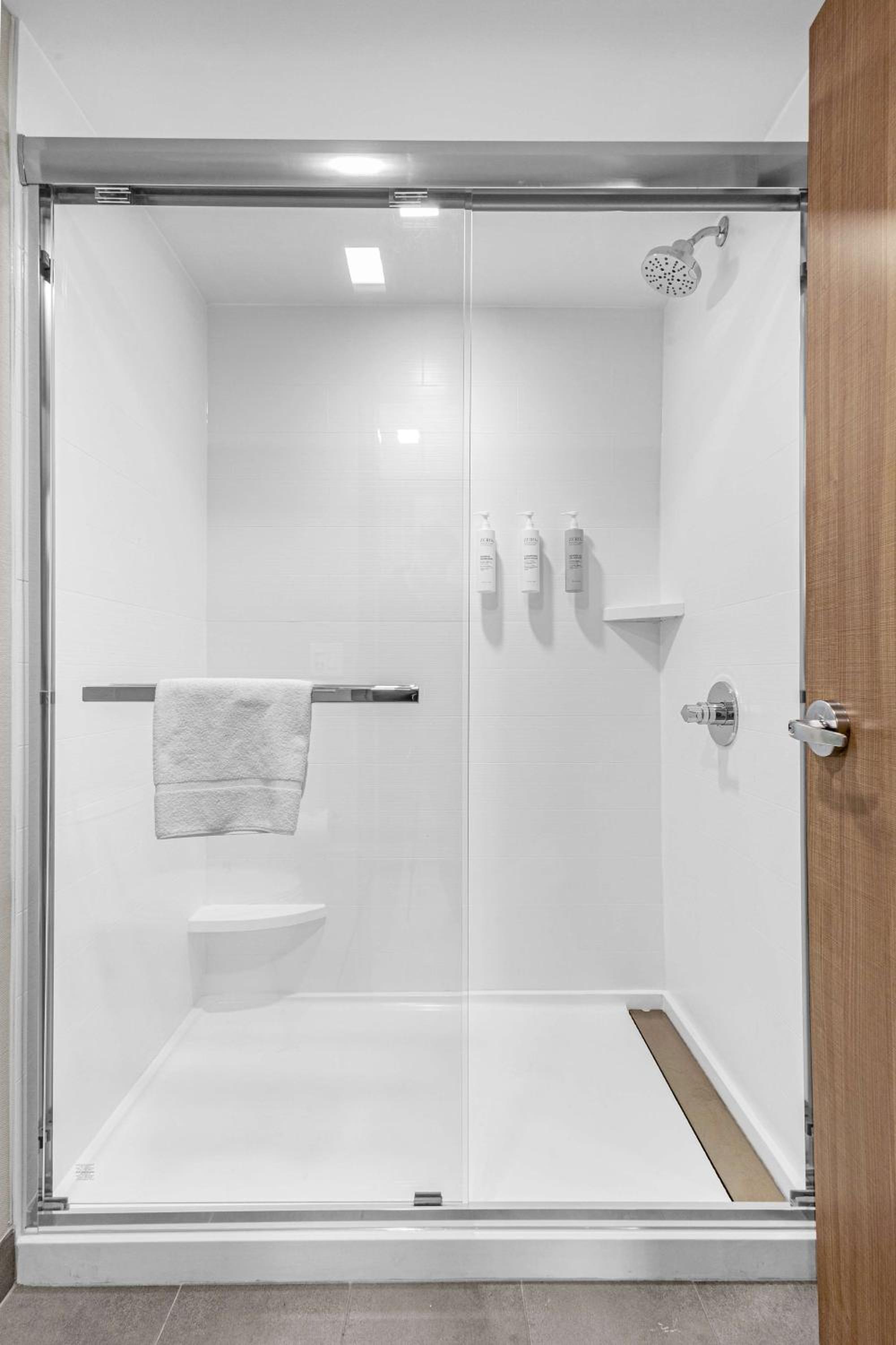 Efficiency King Suite - Hearing Accessible photo 1