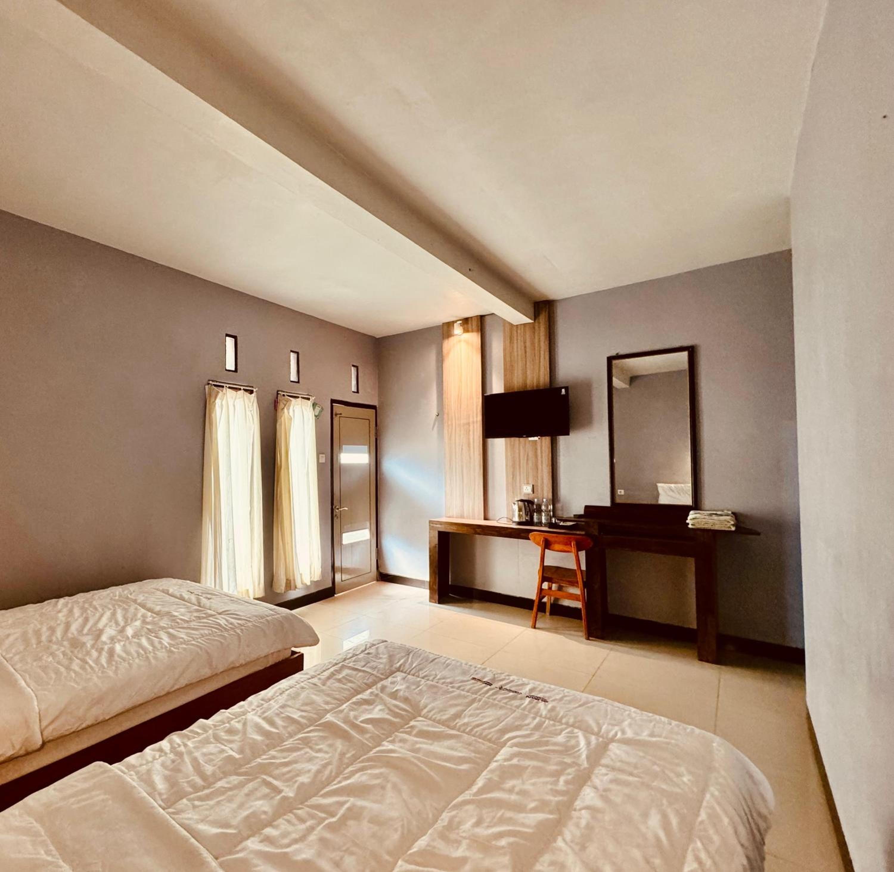 Standard Double Room with Two Double Beds photo 2