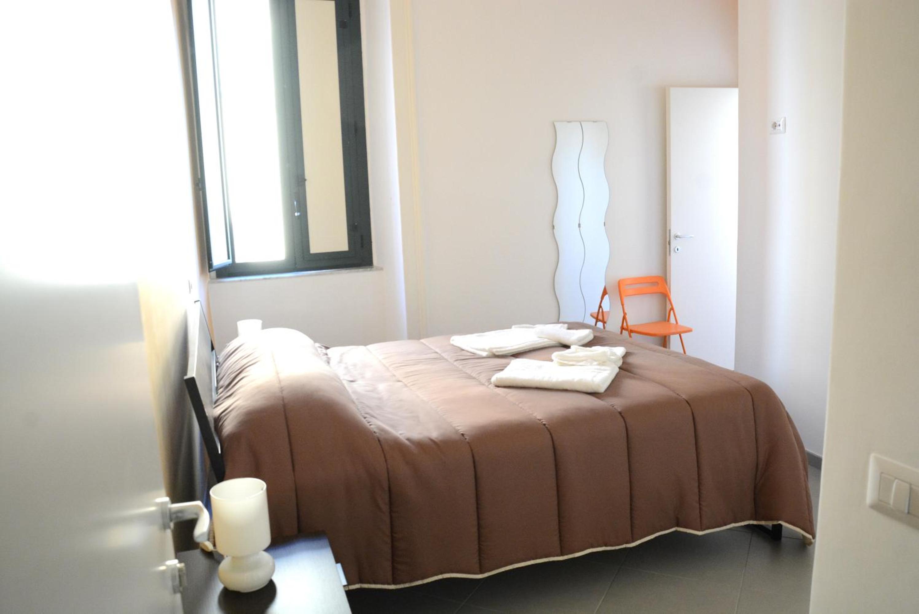 Double Room with Private Bathroom - Photo 3