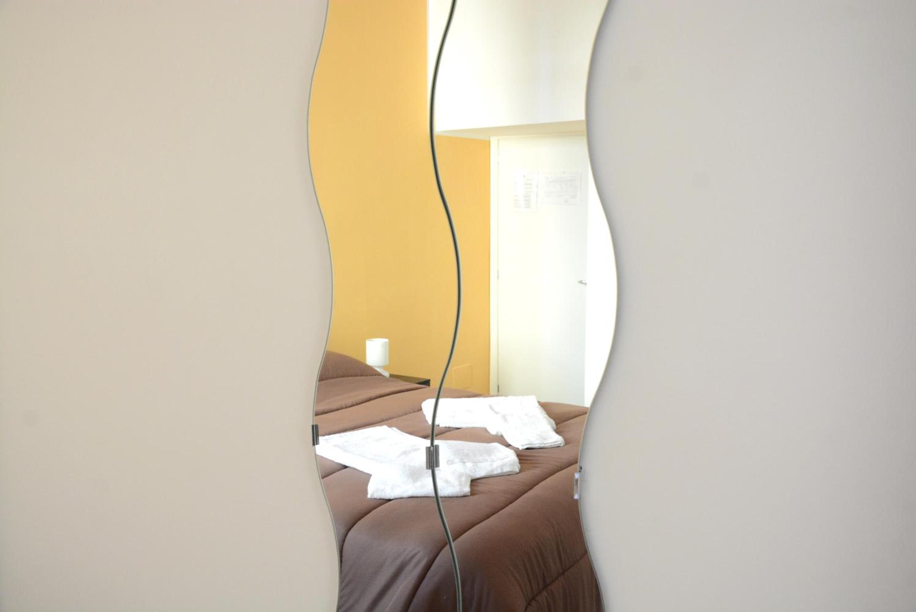 Double Room with Private Bathroom - Photo 28