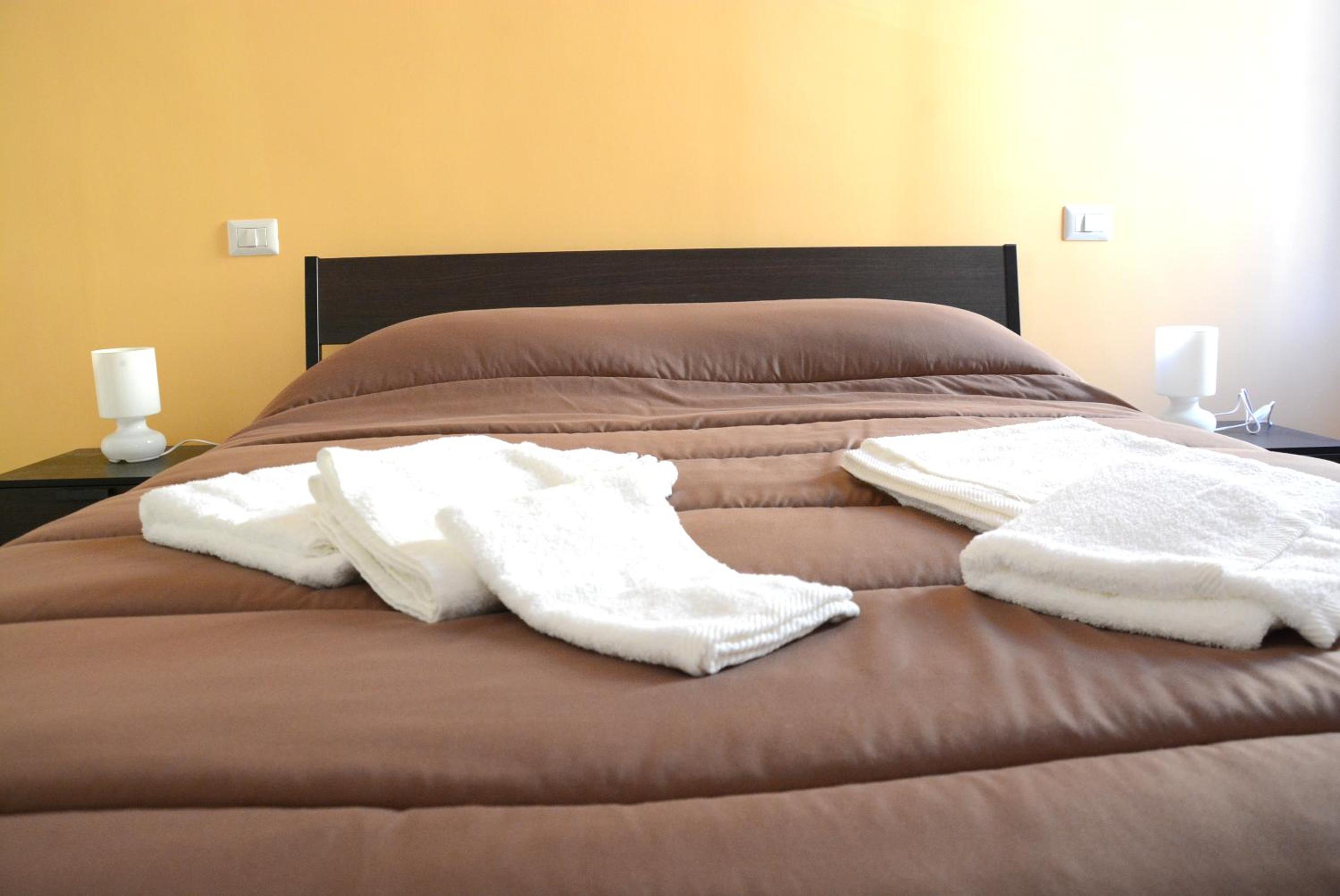 Double Room with Private Bathroom - Photo 27
