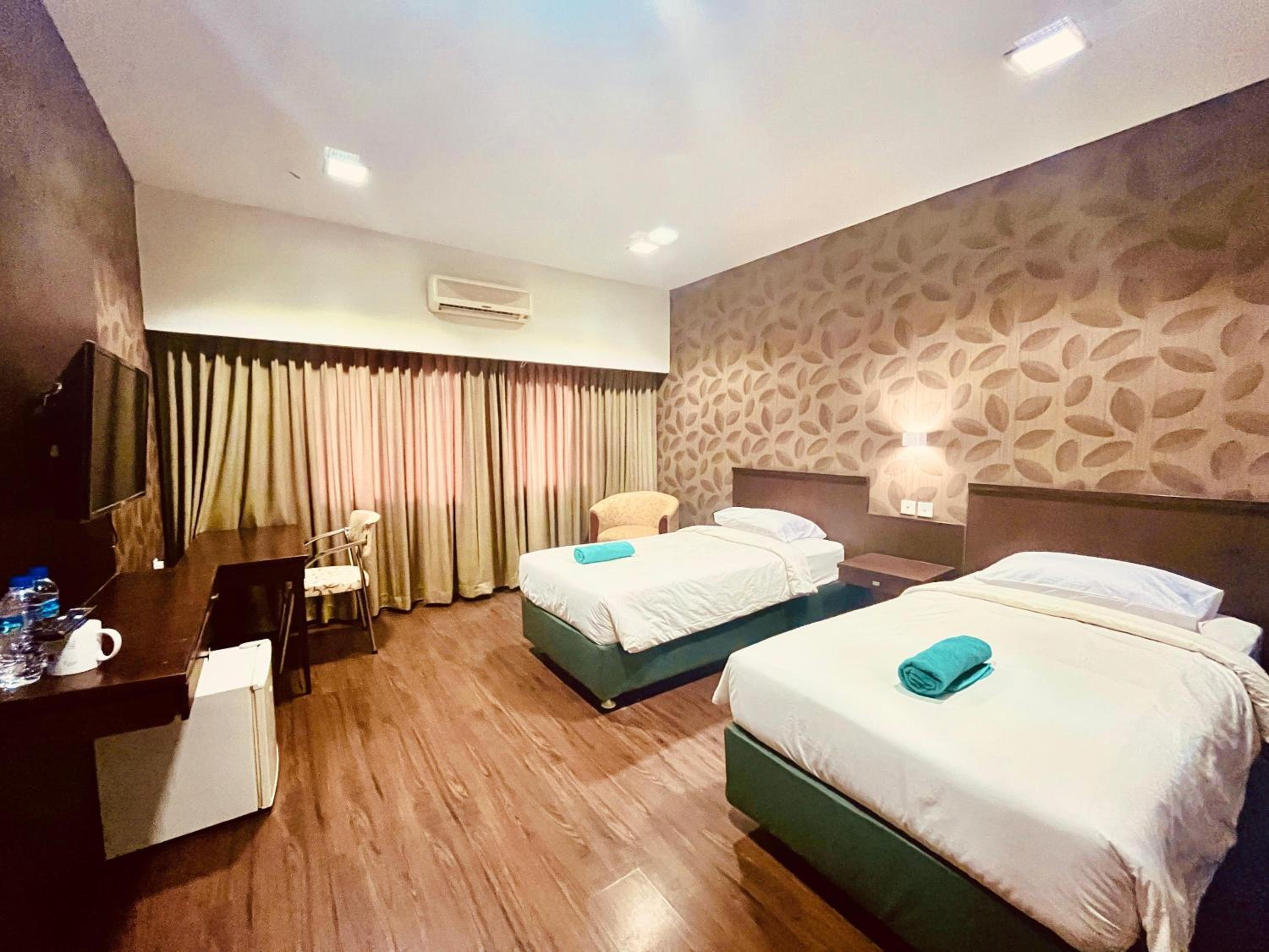 Deluxe Twin Room - Photo 2