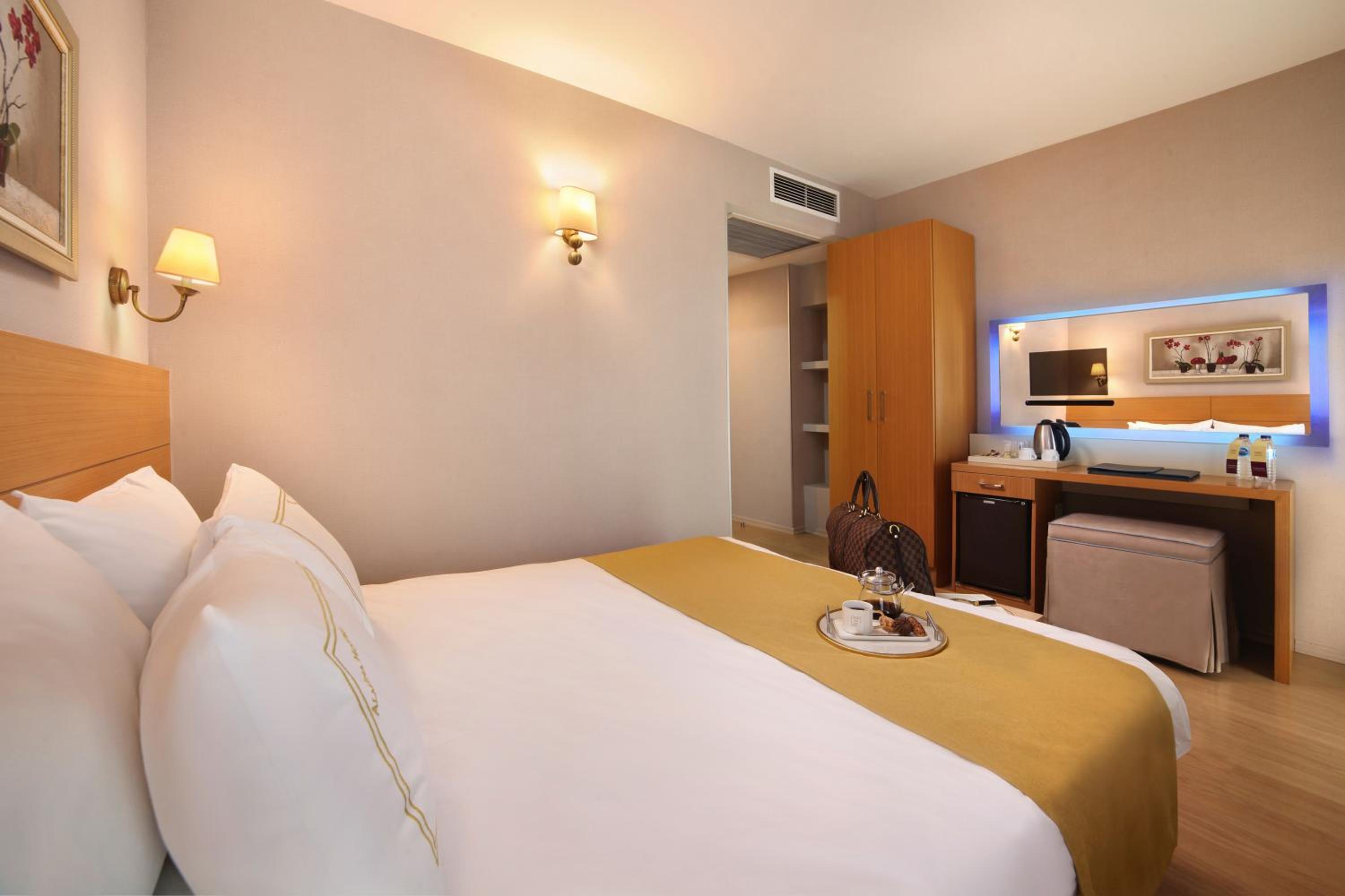 Double Room with Garden View photo 2