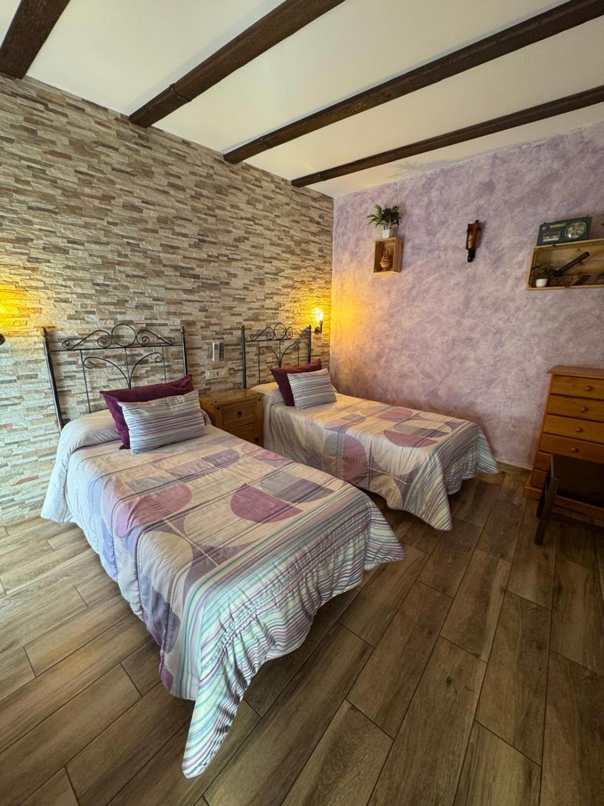 Superior Double Room with Two Double Beds - Photo 4