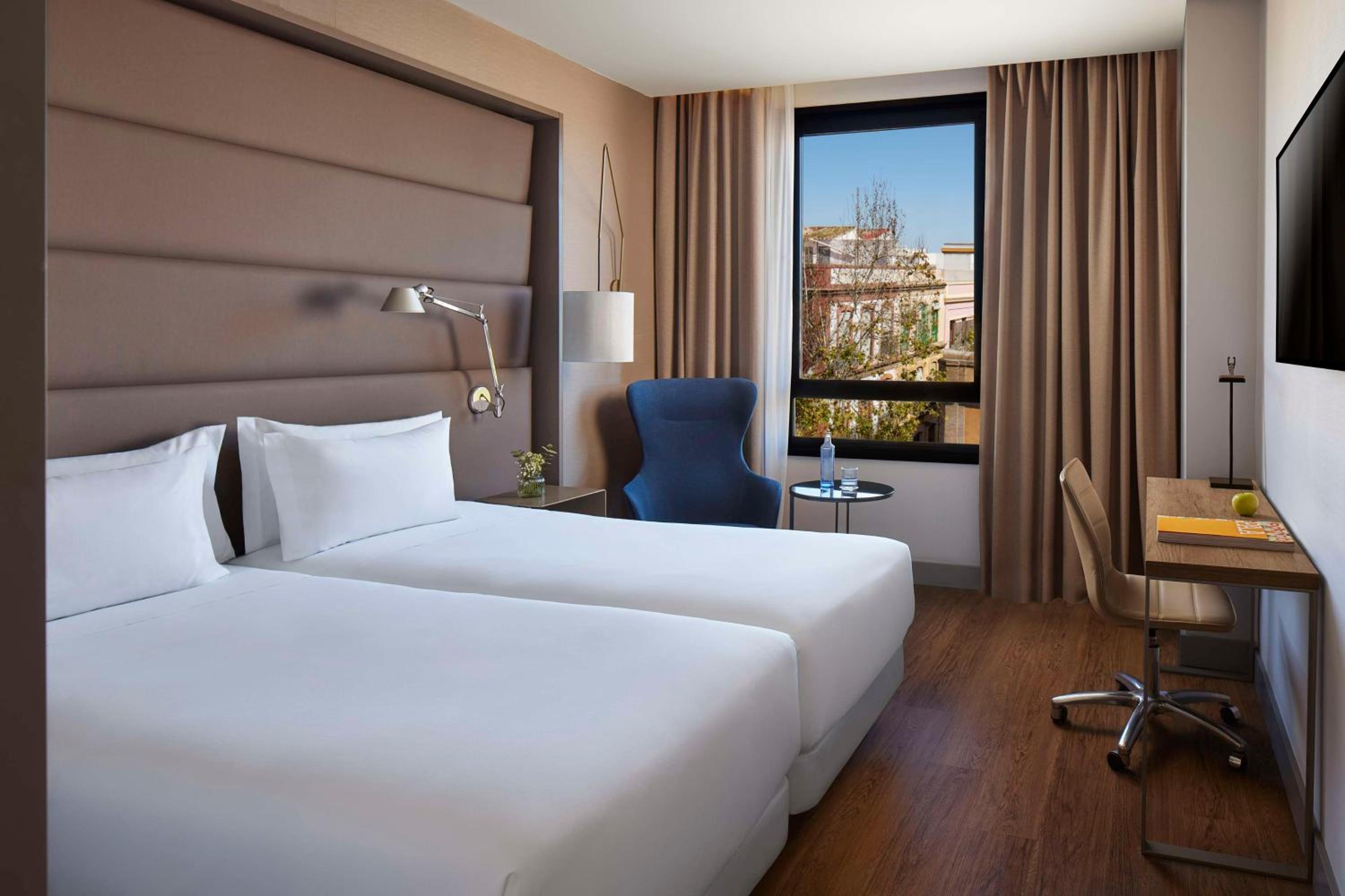 Superior Double or Twin Room with Extra Bed (2 Adults + 1 Child) thumbnail 6