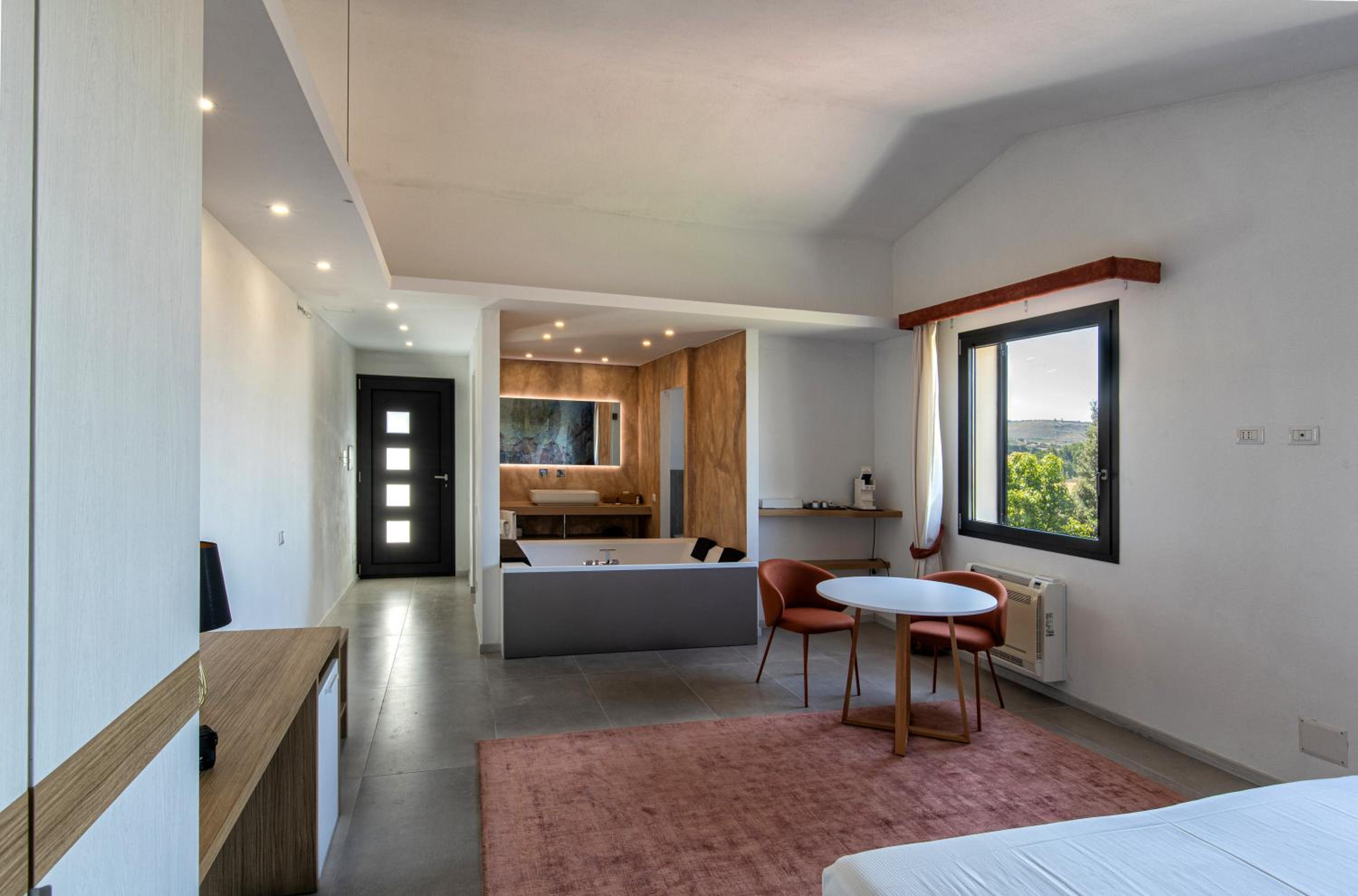 Deluxe Double Room with Bath photo 1