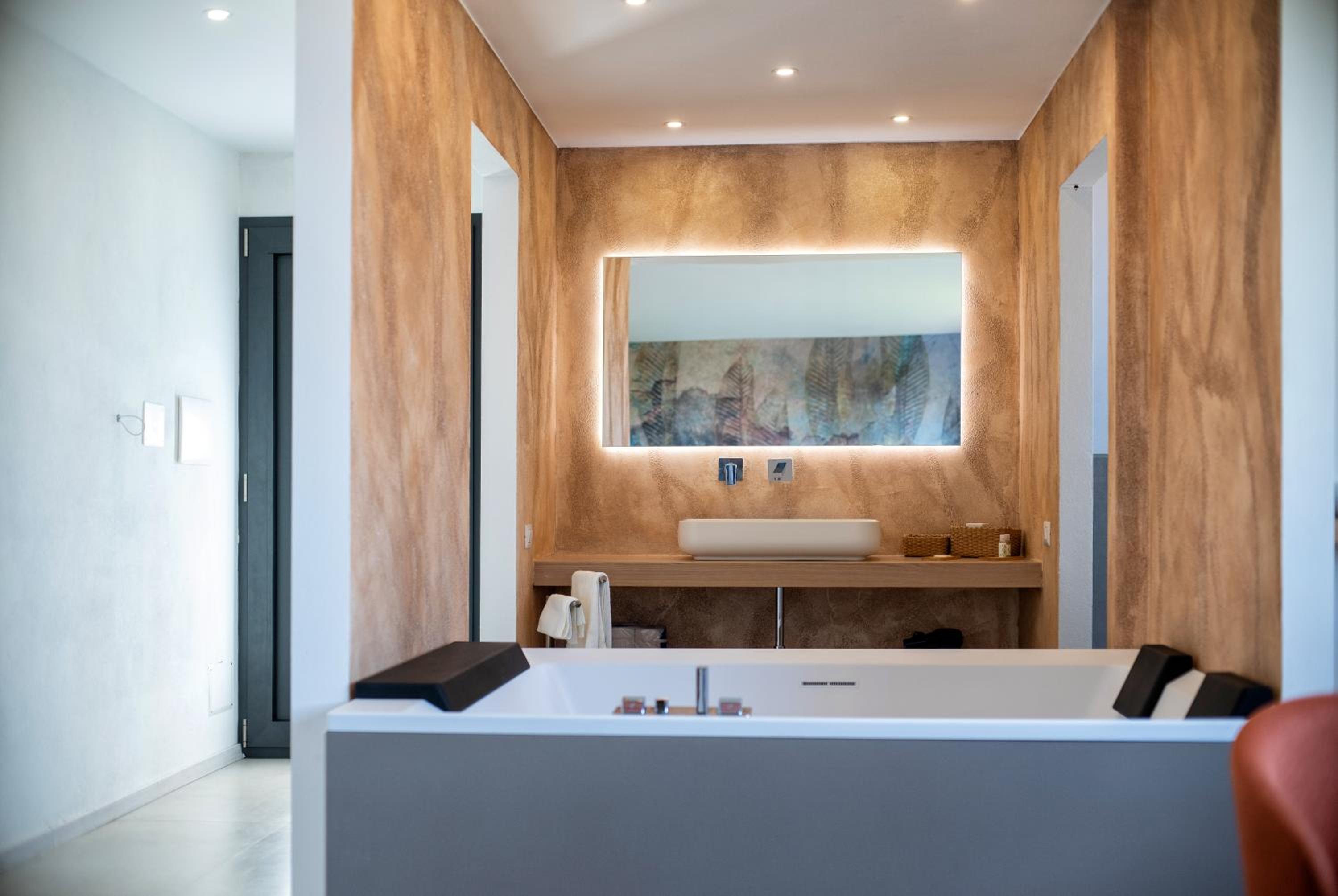 Deluxe Double Room with Bath photo 3