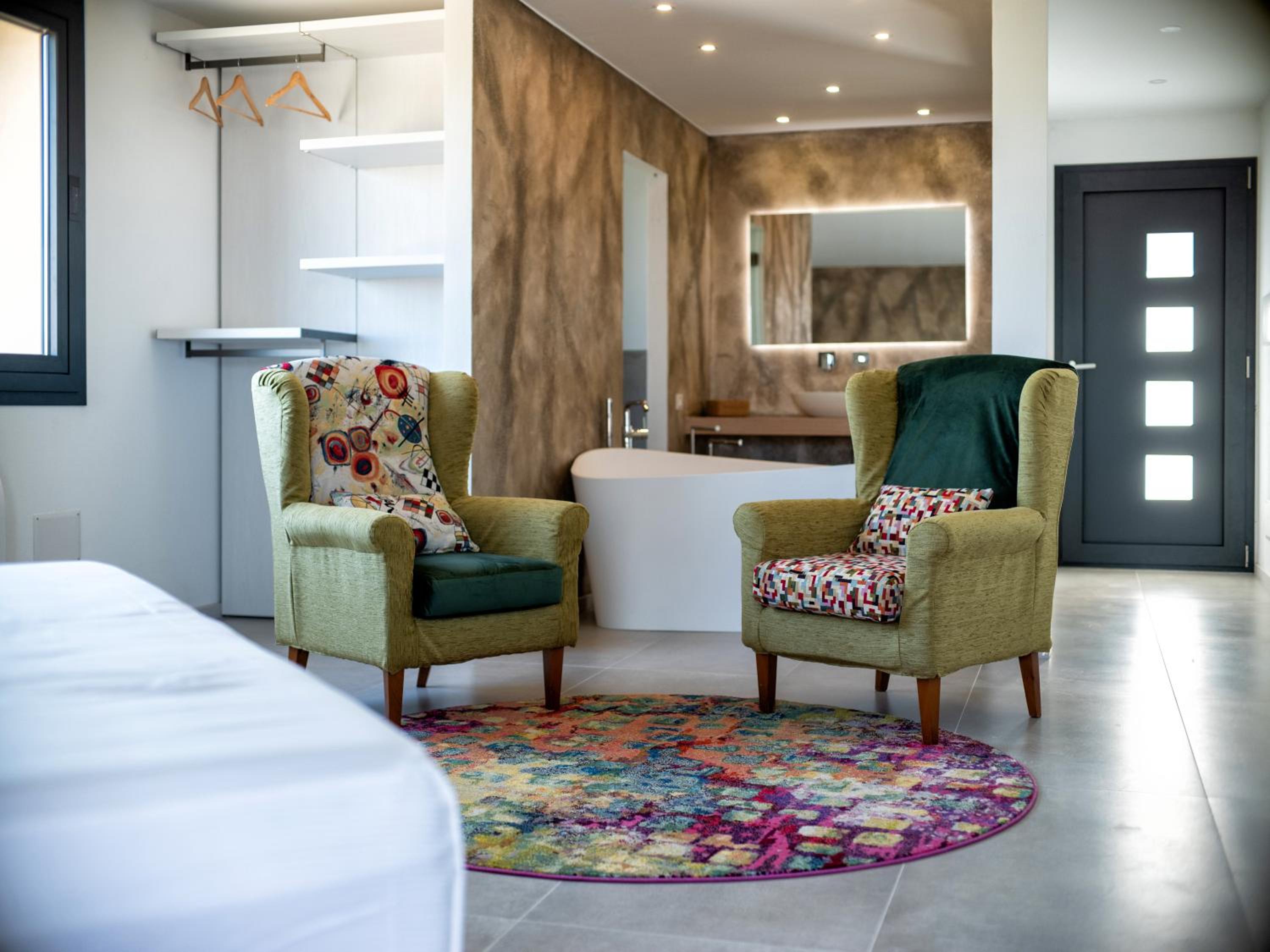 Deluxe Double Room with Bath photo 1