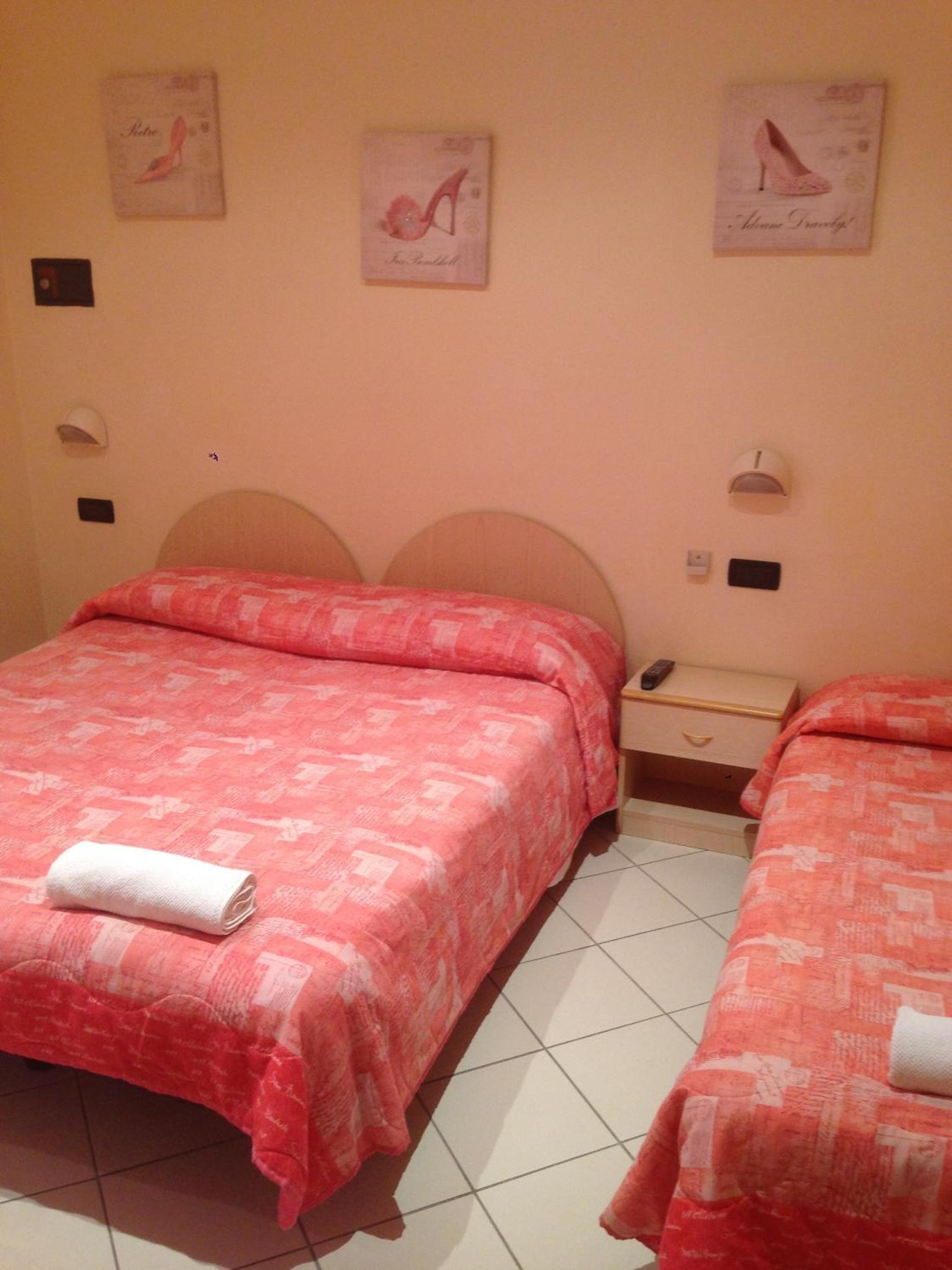 Economy Triple Room photo 1