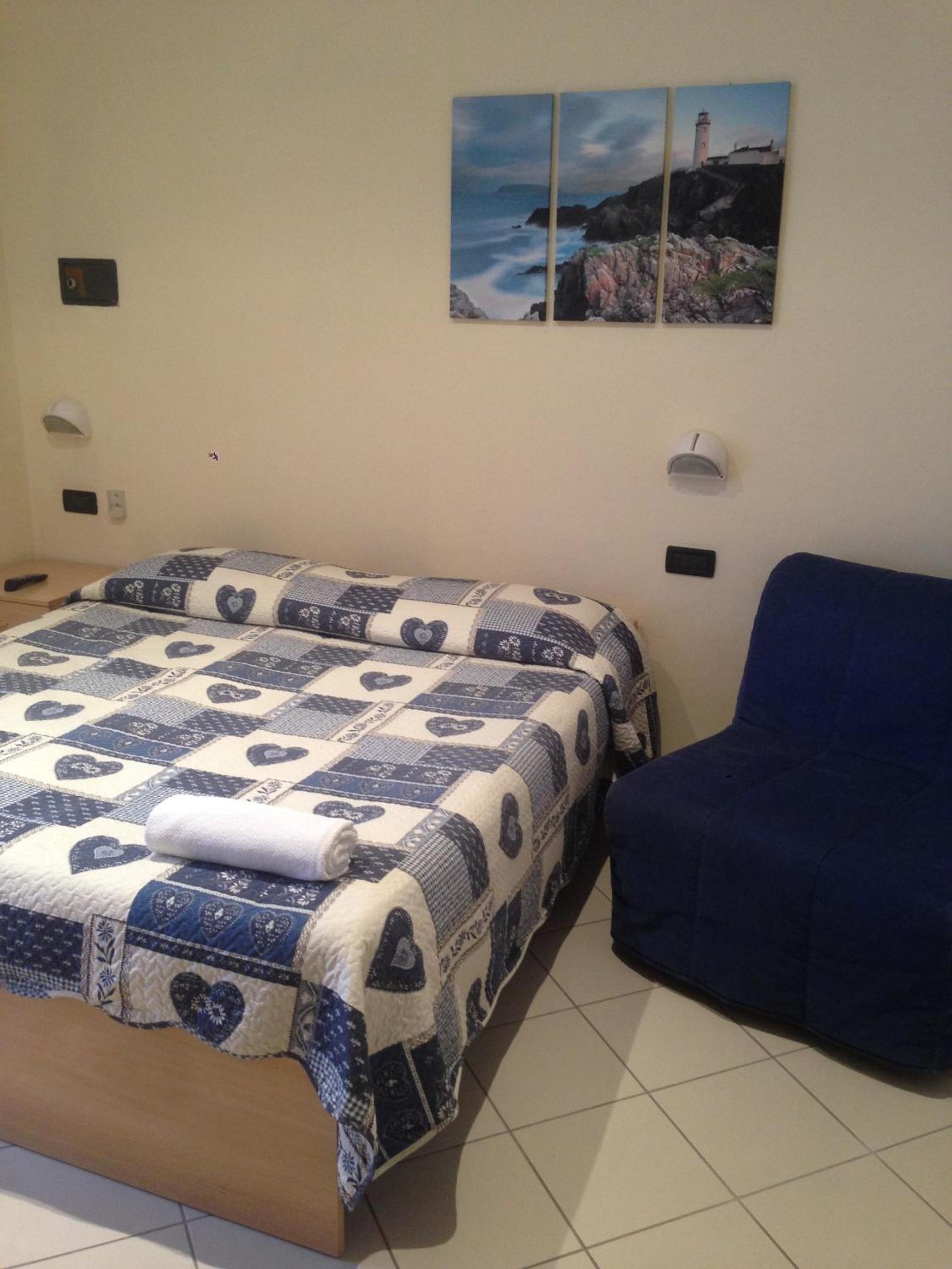Economy Double Room photo 1