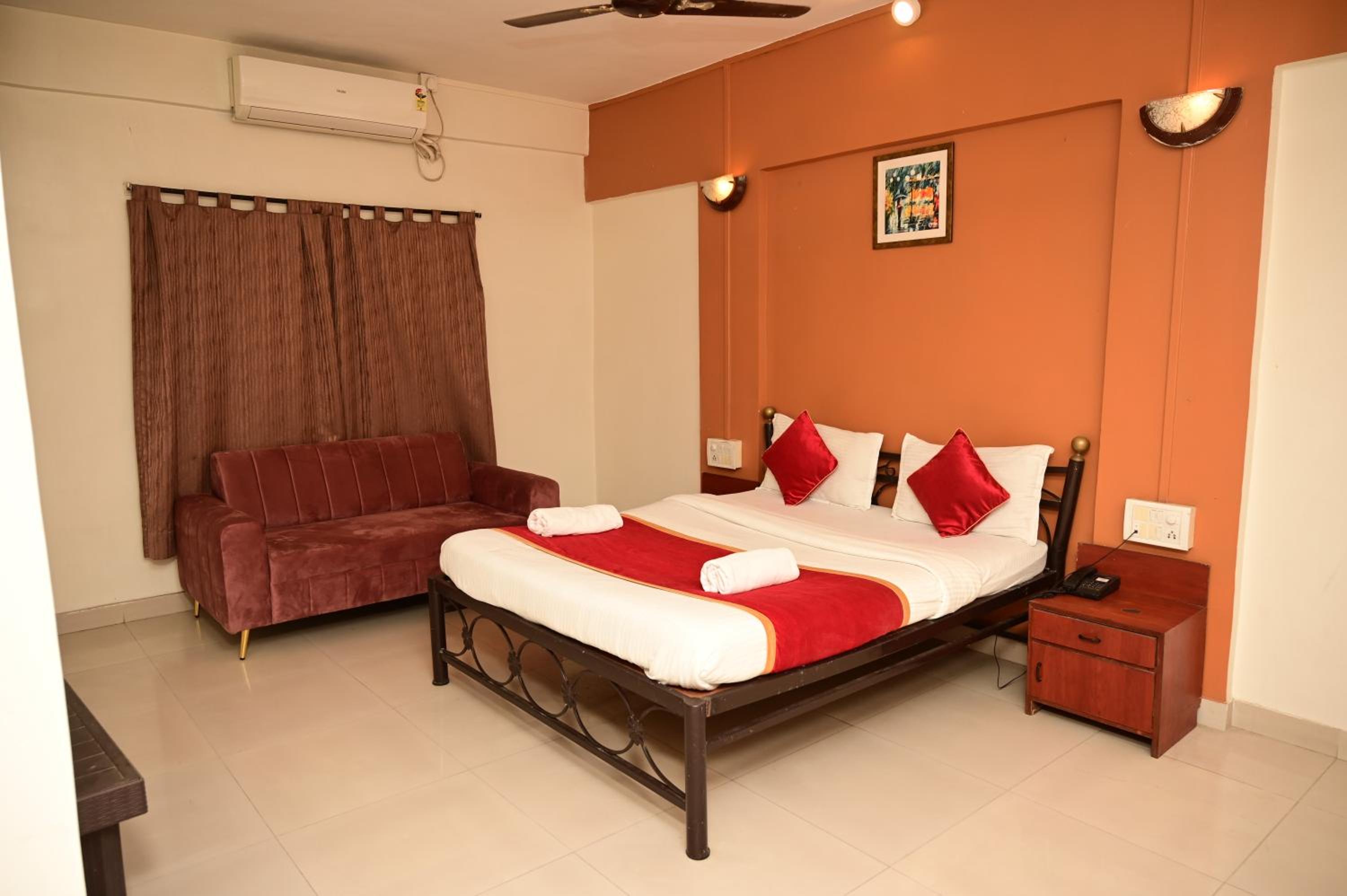 Deluxe Family Room - Photo 3