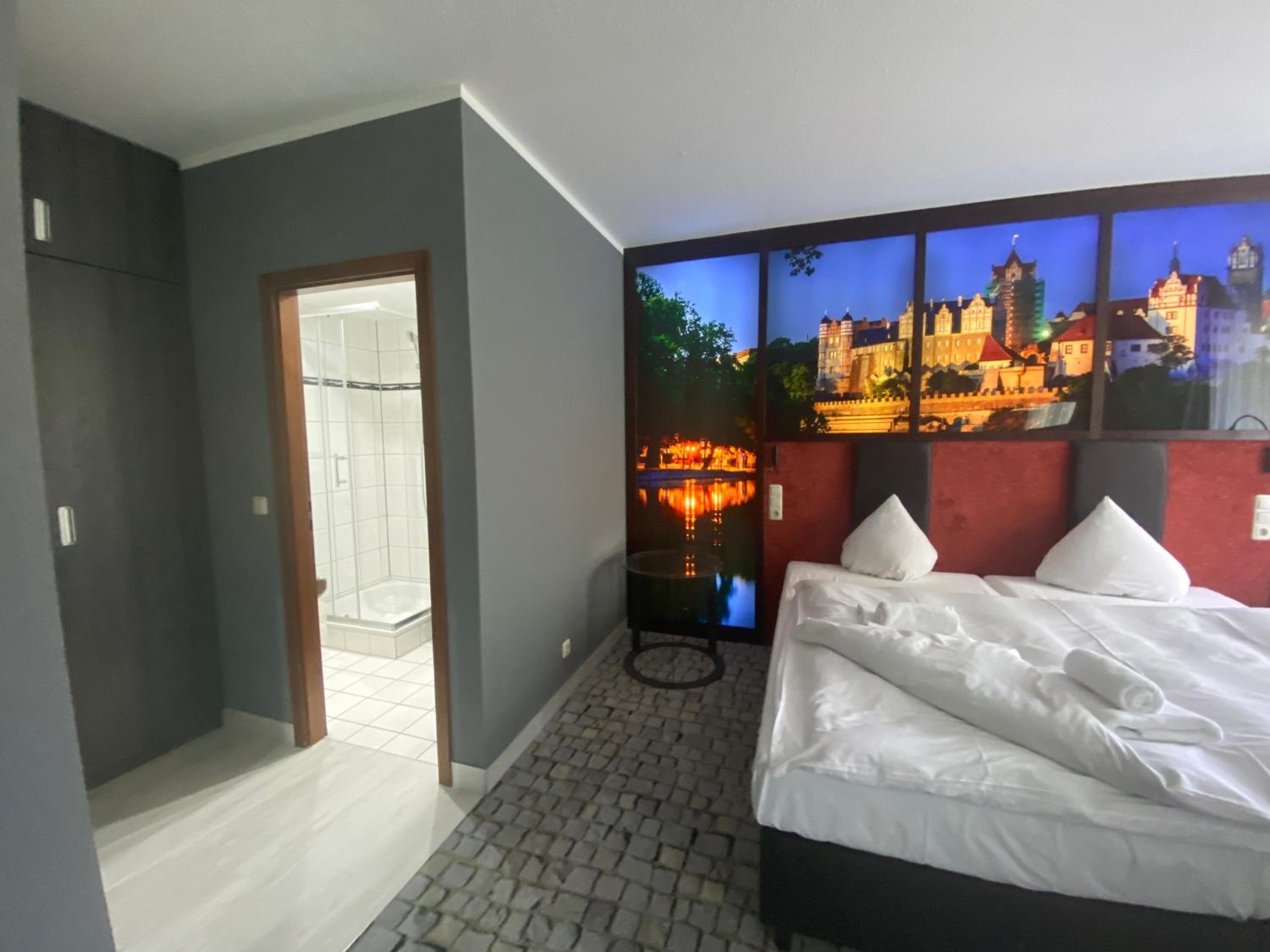 Double Room with Air-Conditioning - Photo 1
