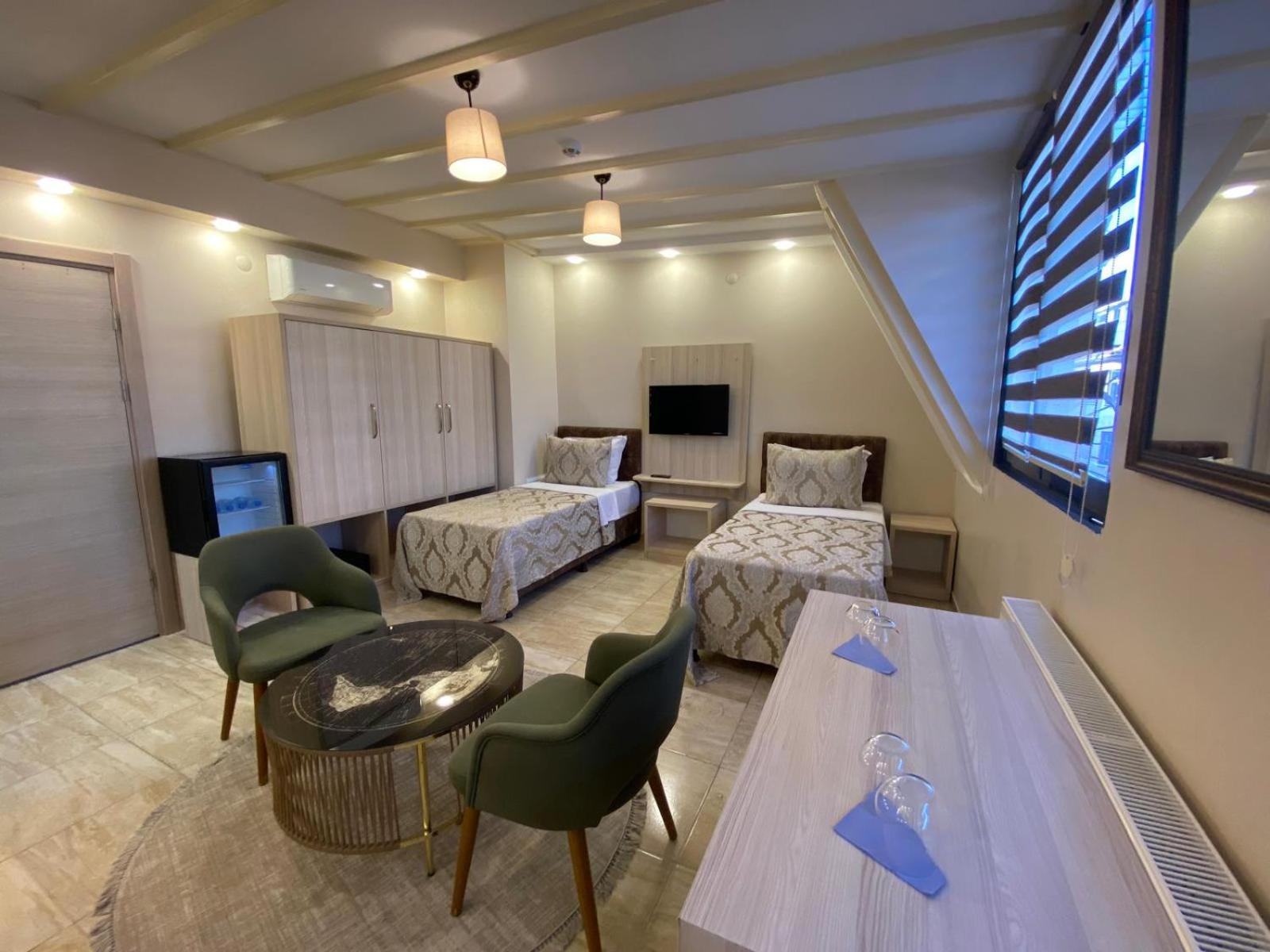 Deluxe Triple Room photo 3