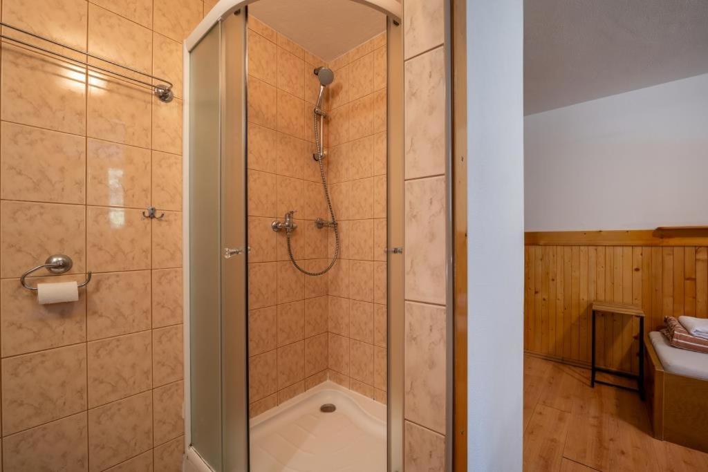 Triple Room with Private Bathroom - Photo 4