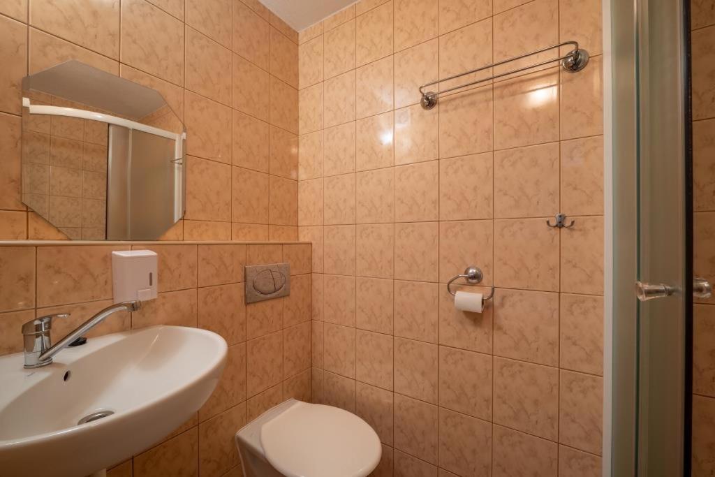 Triple Room with Private Bathroom - Photo 1