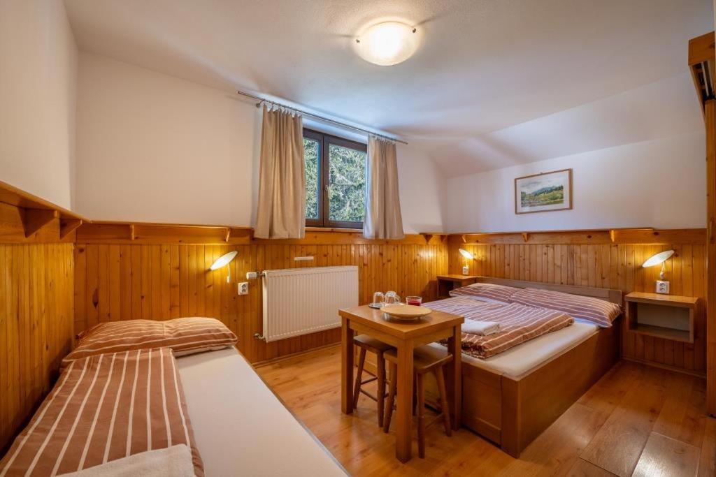 Triple Room with Private Bathroom - Photo 3