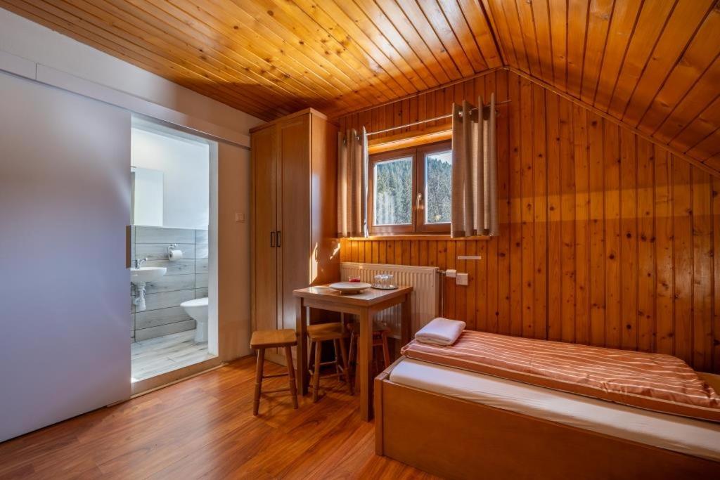 Quadruple Room with Private Bathroom - Photo 1