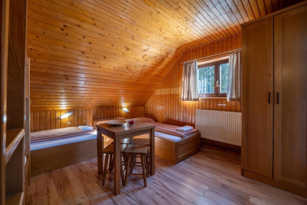 Quadruple Room with Private Bathroom - Photo 8