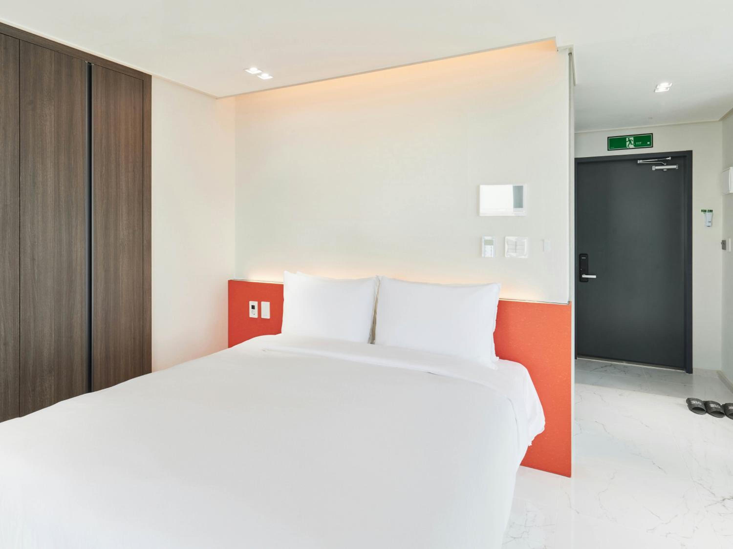 Corner Double Room with Ocean View