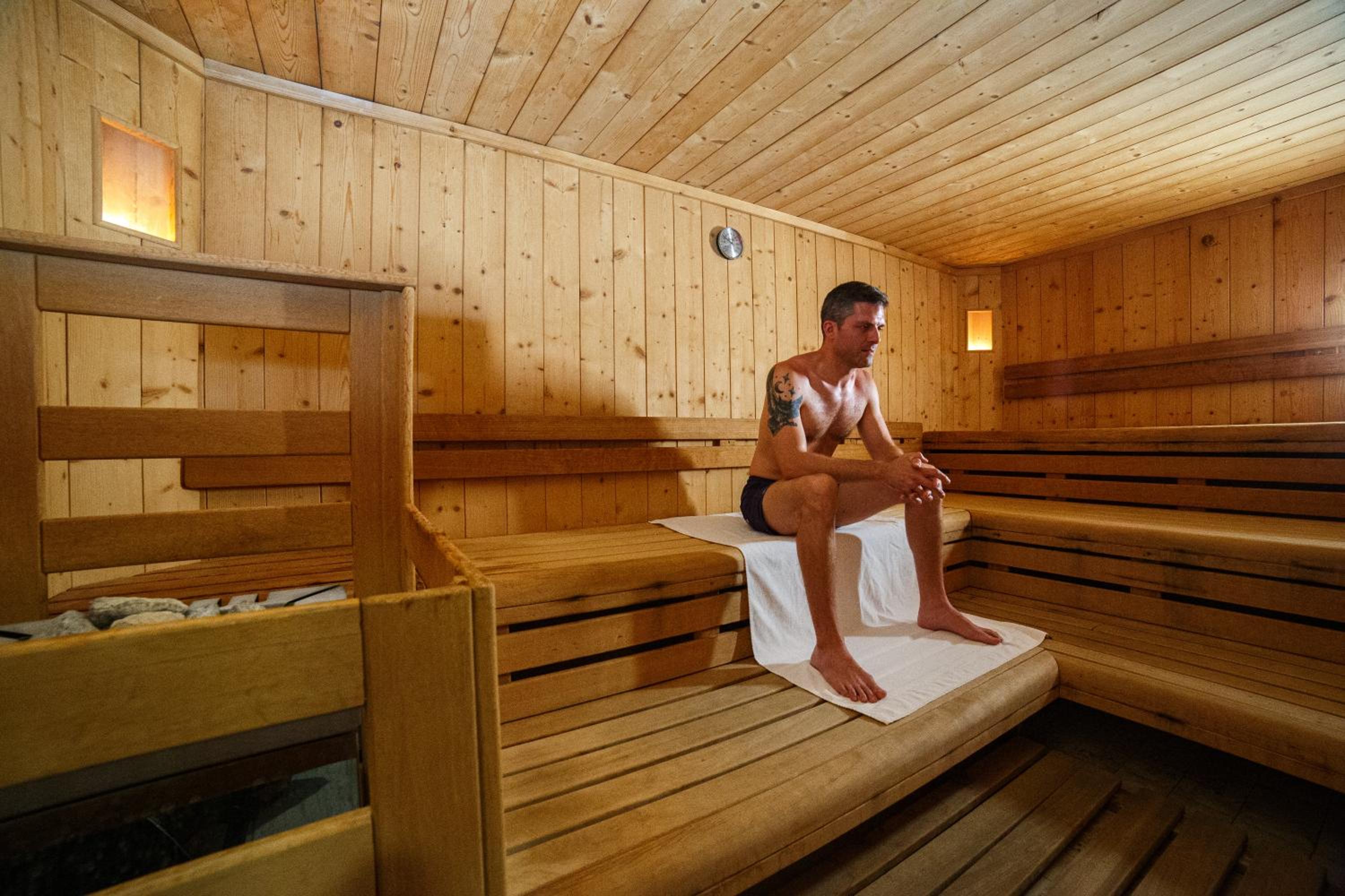 Executive King Room with Balcony and Hot Tub - Non-Smoking - Photo 16