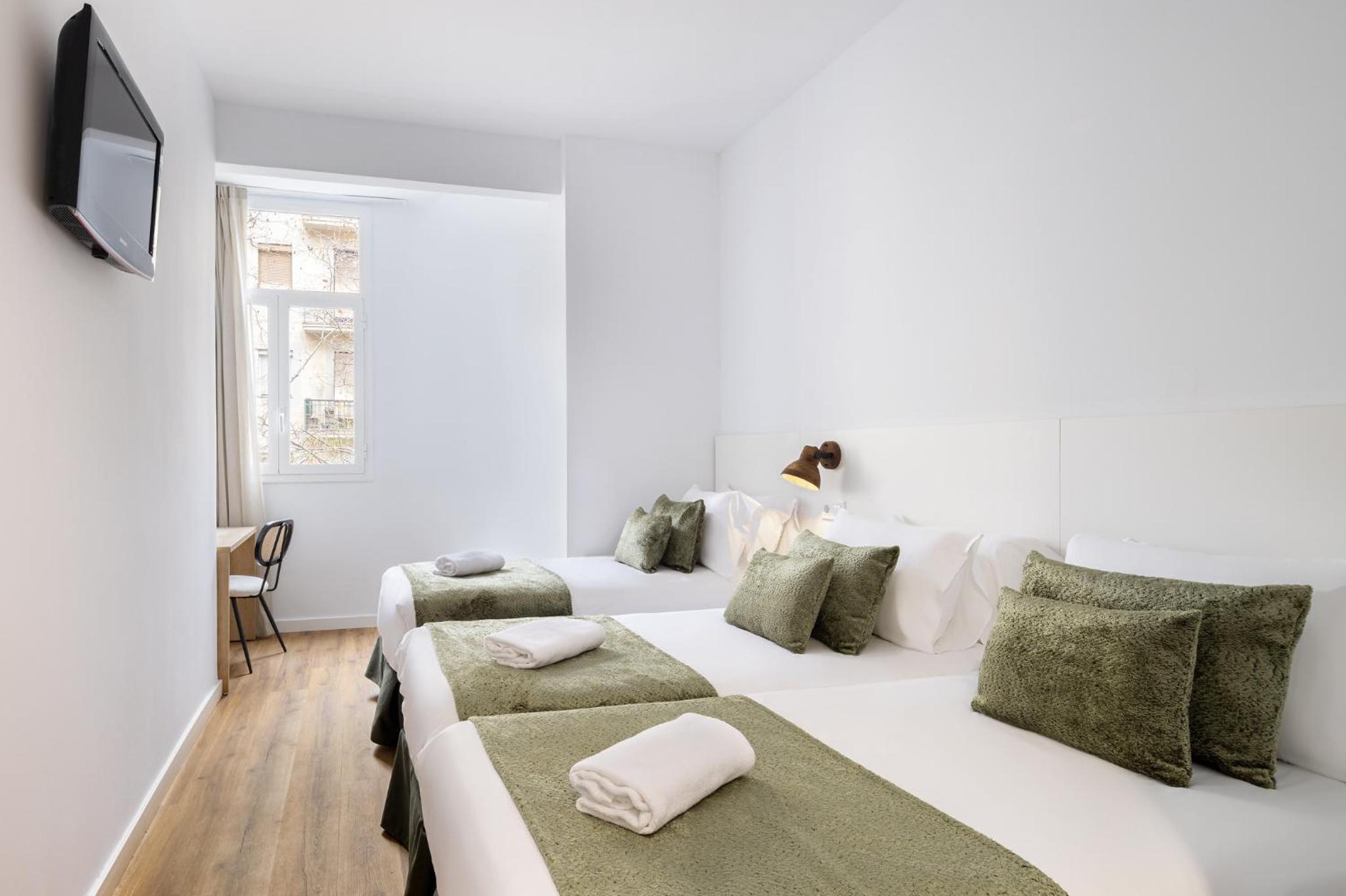 Basic Triple Room photo 3