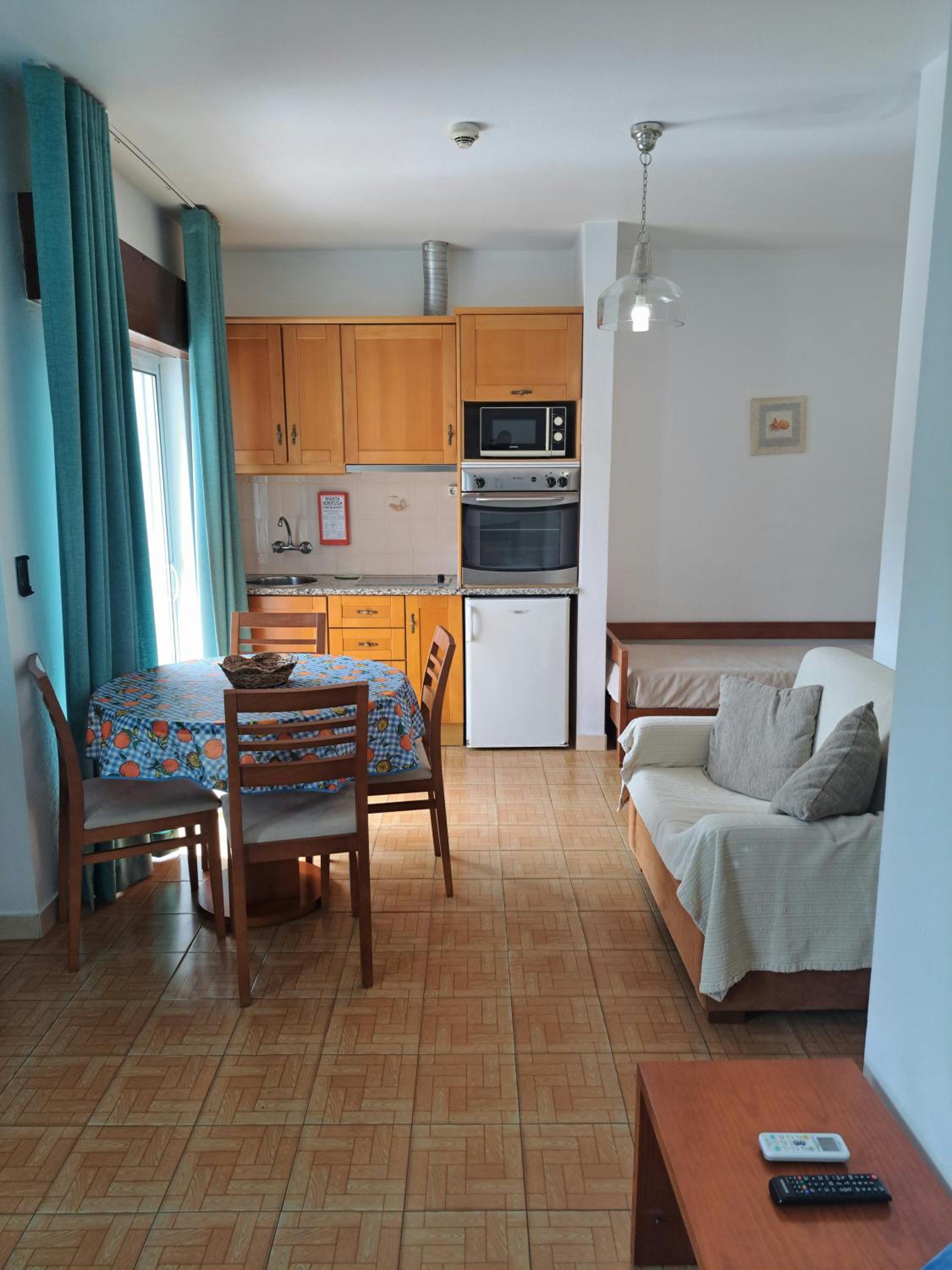 Studio Apartment with Balcony photo 3
