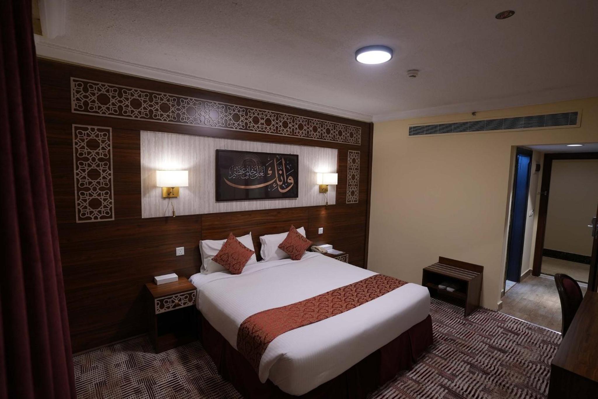 Premium King Room photo 3