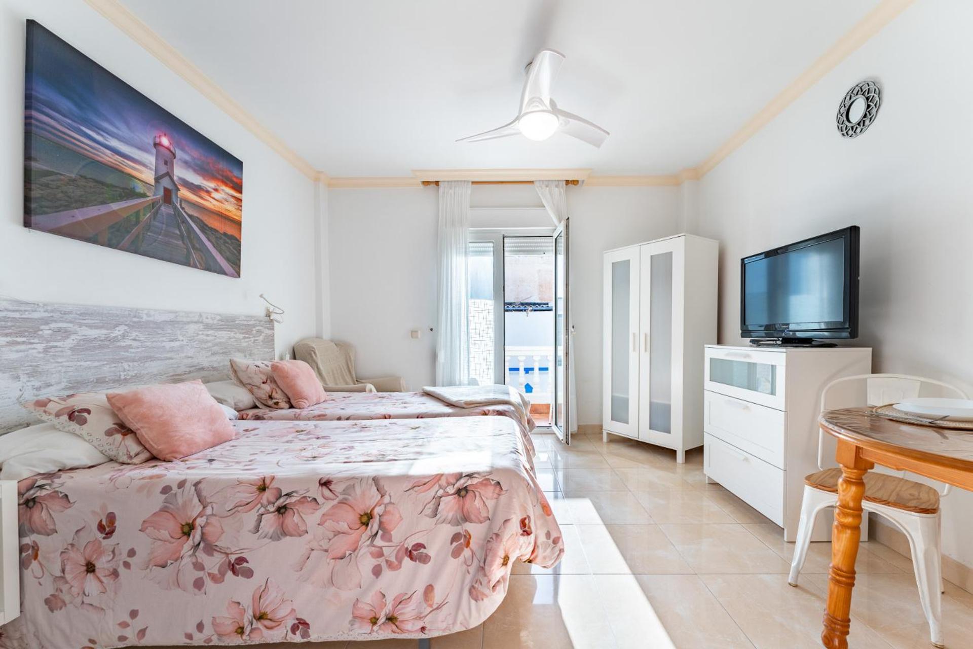 Apartment with Balcony - Photo 7