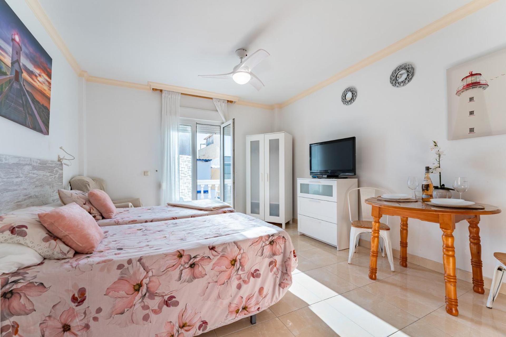 Apartment with Balcony - Photo 3
