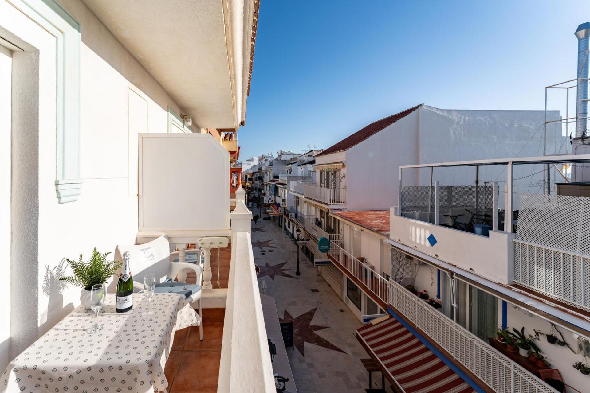 Apartment with Balcony - Photo 9