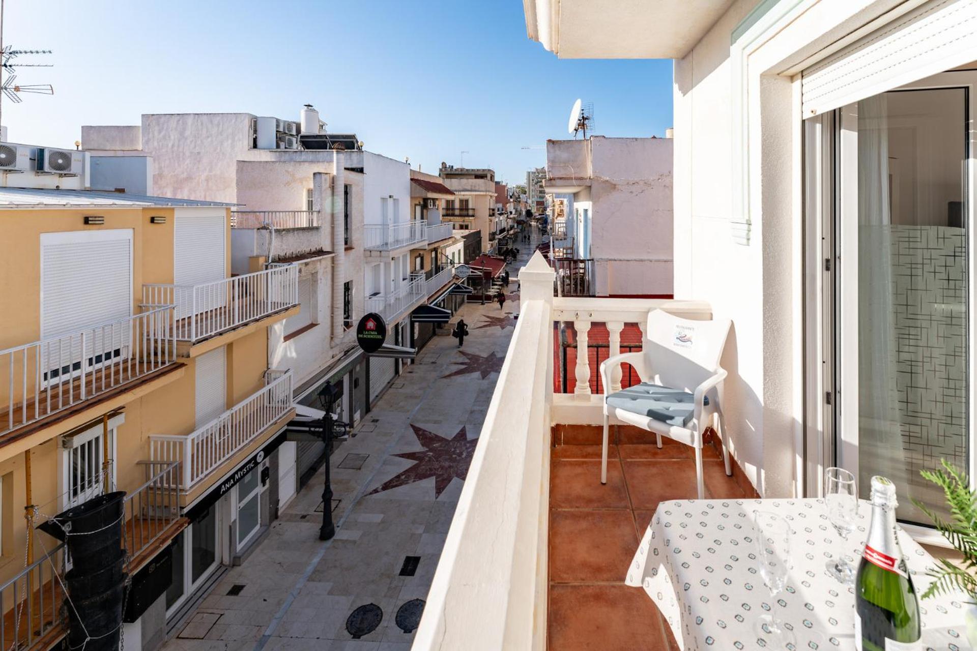 Apartment with Balcony - Photo 8