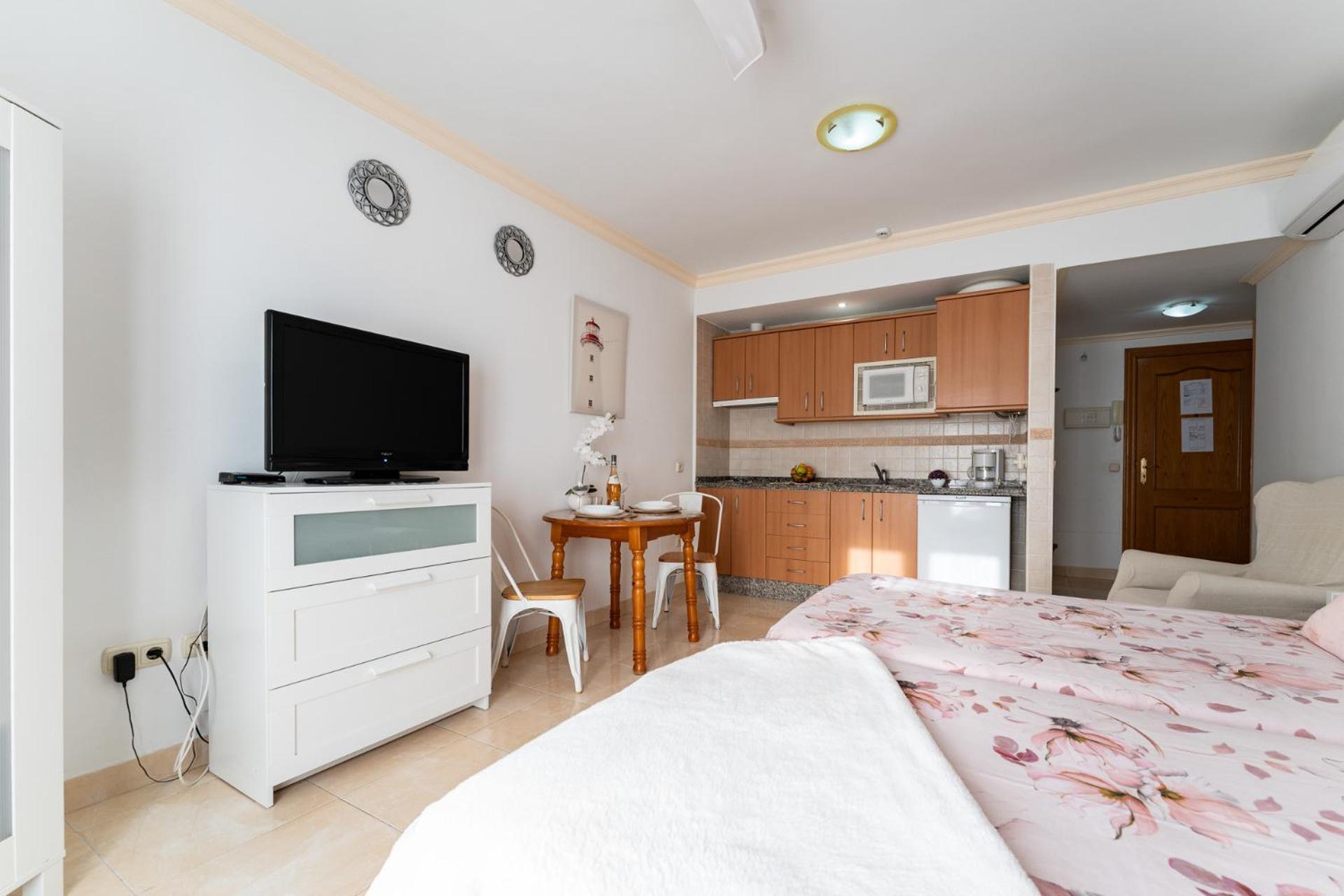 Apartment with Balcony - Photo 12