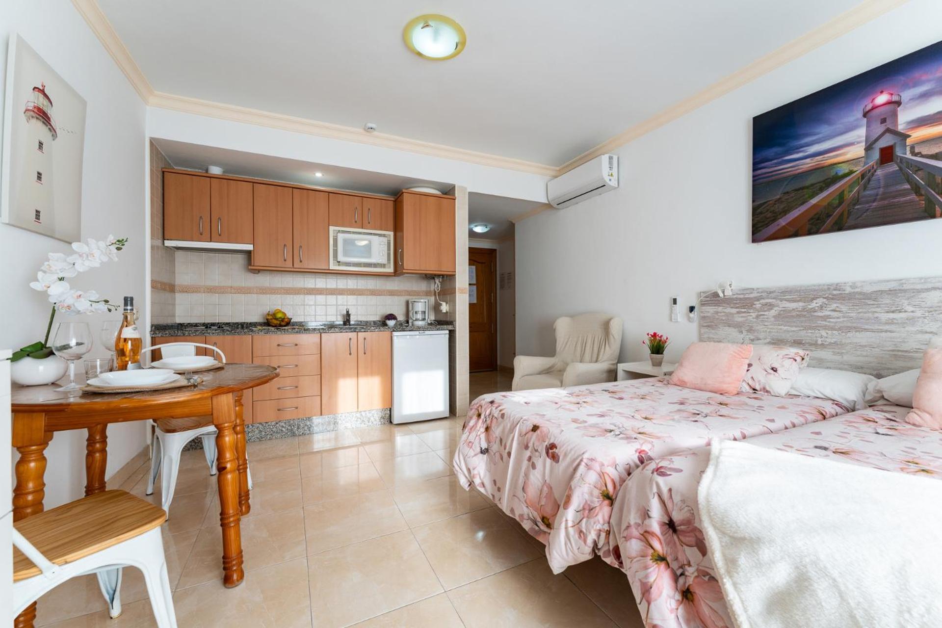 Apartment with Balcony - Photo 11