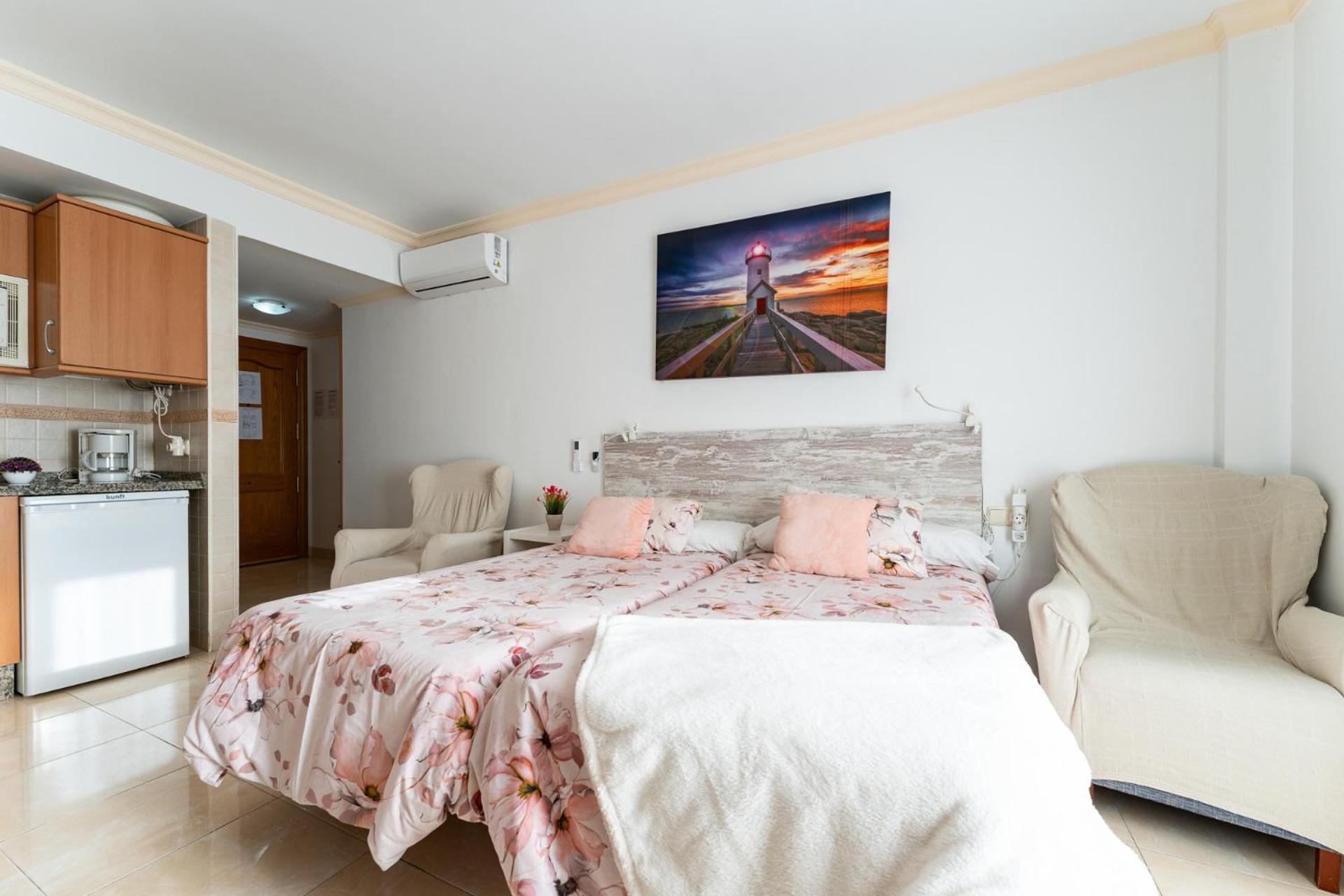 Apartment with Balcony - Photo 5
